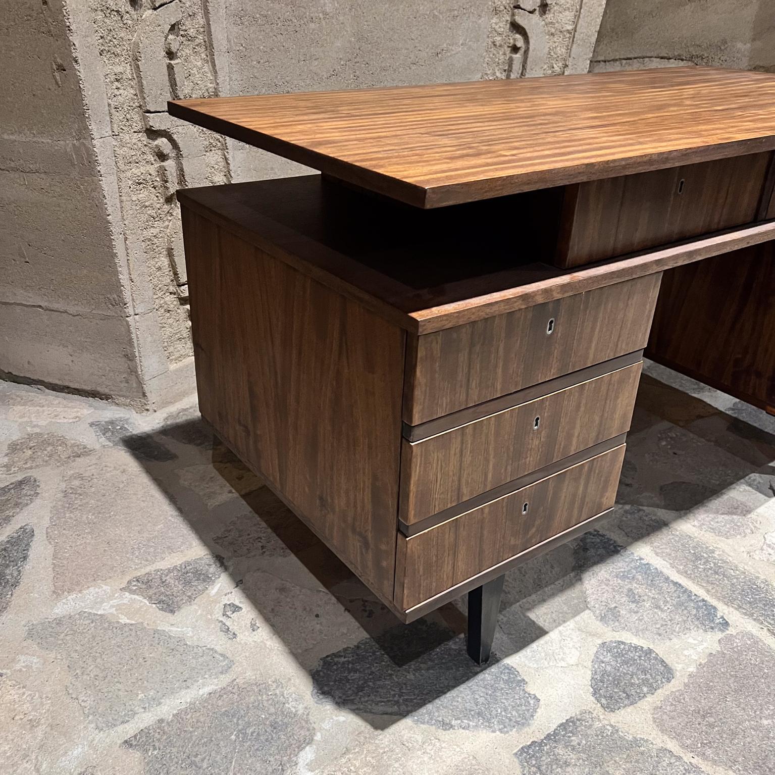 Escritorio ejecutivo estilo italiano años 50 Vittorio Dassi Italia en venta 3