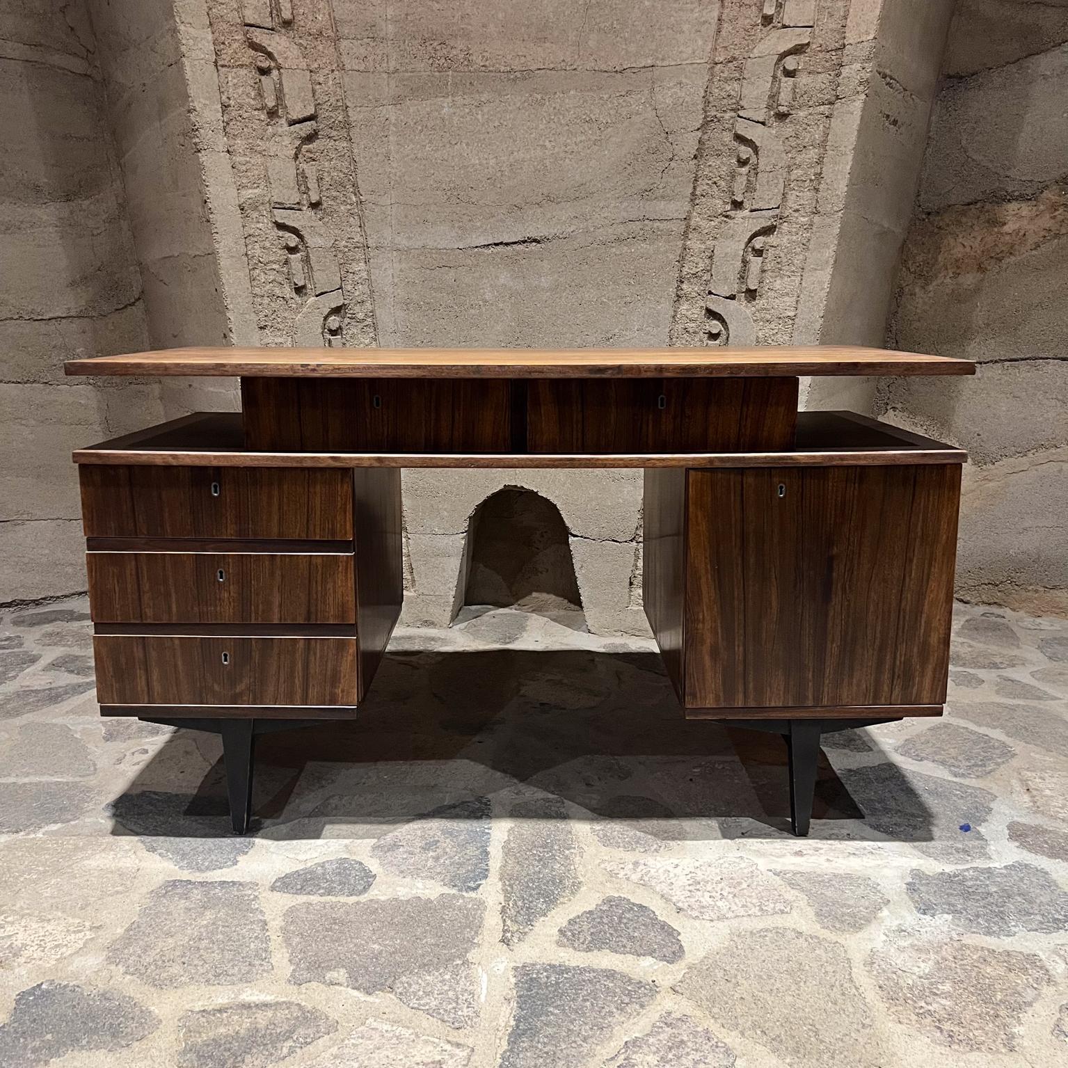 Escritorio ejecutivo estilo italiano años 50 Vittorio Dassi Italia Moderno de mediados de siglo en venta