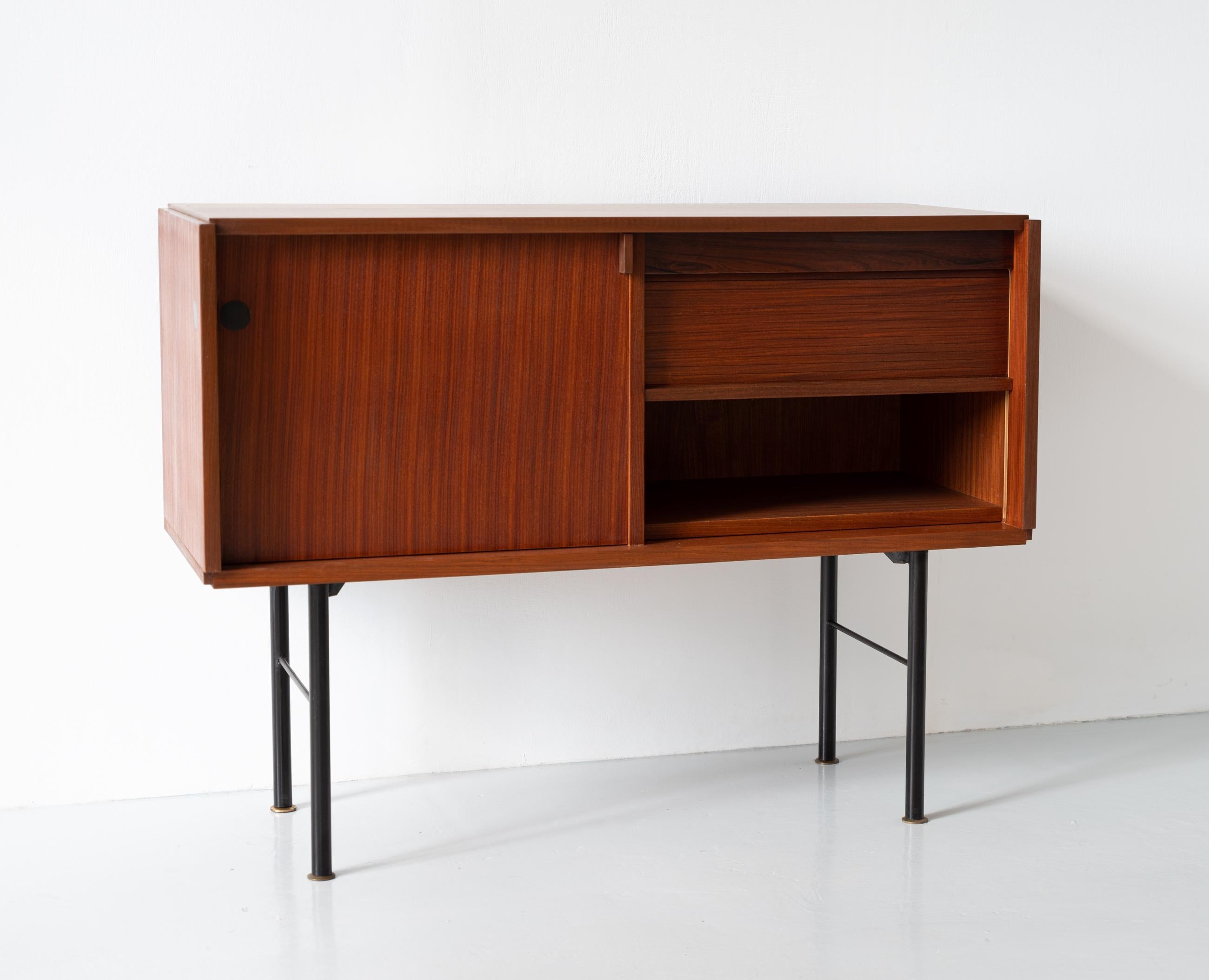 Italian modern credenza manufactured during the 1950s. 

We have carried out a general restoration of this piece, with a new 