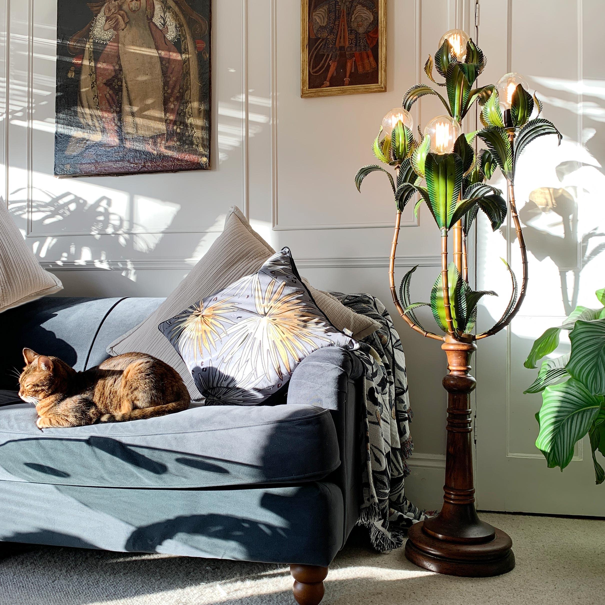 Rare and beautiful Italian 1950s faux bamboo palm tole floor lamp

This lamp is stunning, the top is of faux metal bamboo stems and large bright green palm leaves
The base is beautifully carved and turned solid wood
The lamp is large in size and