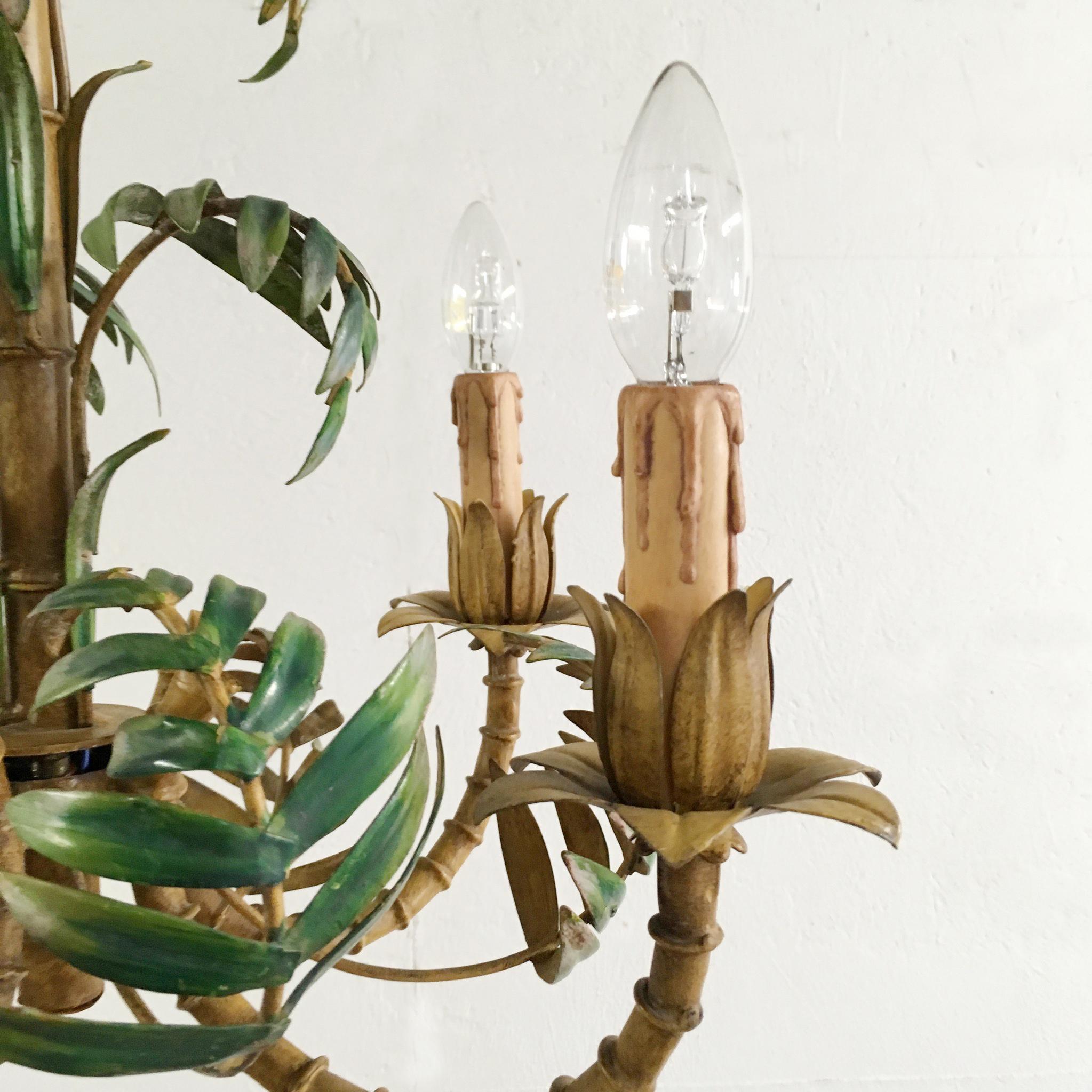 1950s faux bamboo Toleware chandelier
This is a rare and stunning light, metal faux bamboo and leaves
Faux bamboo design with 5 bamboo arms and many bamboo leaves surrounding
The chandelier takes 5 bulbs e14
Italian
The light has been re-wired