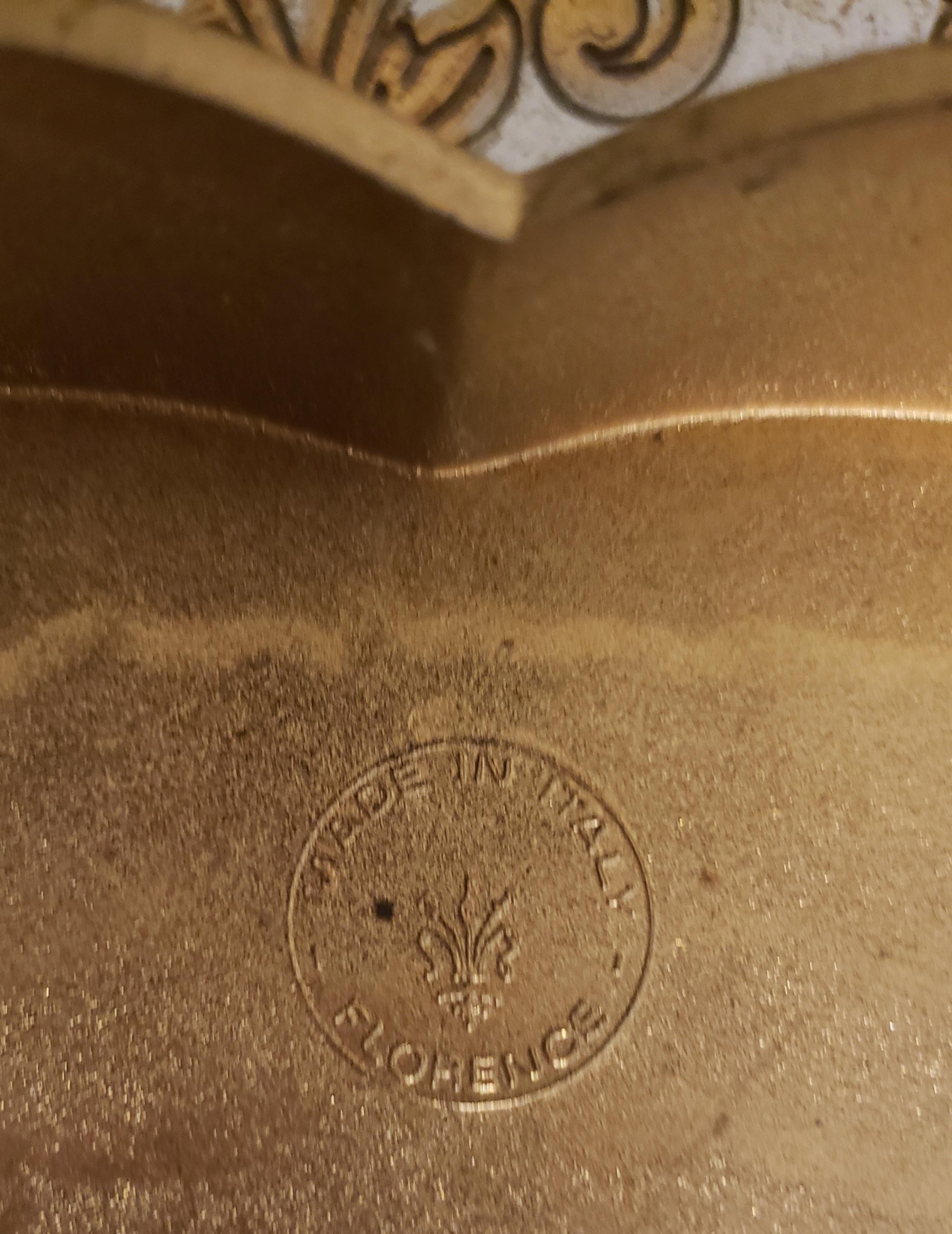 Italienische vergoldete Florentiner Schachteltische aus den 1950er Jahren, ein Set (Kunststoff)