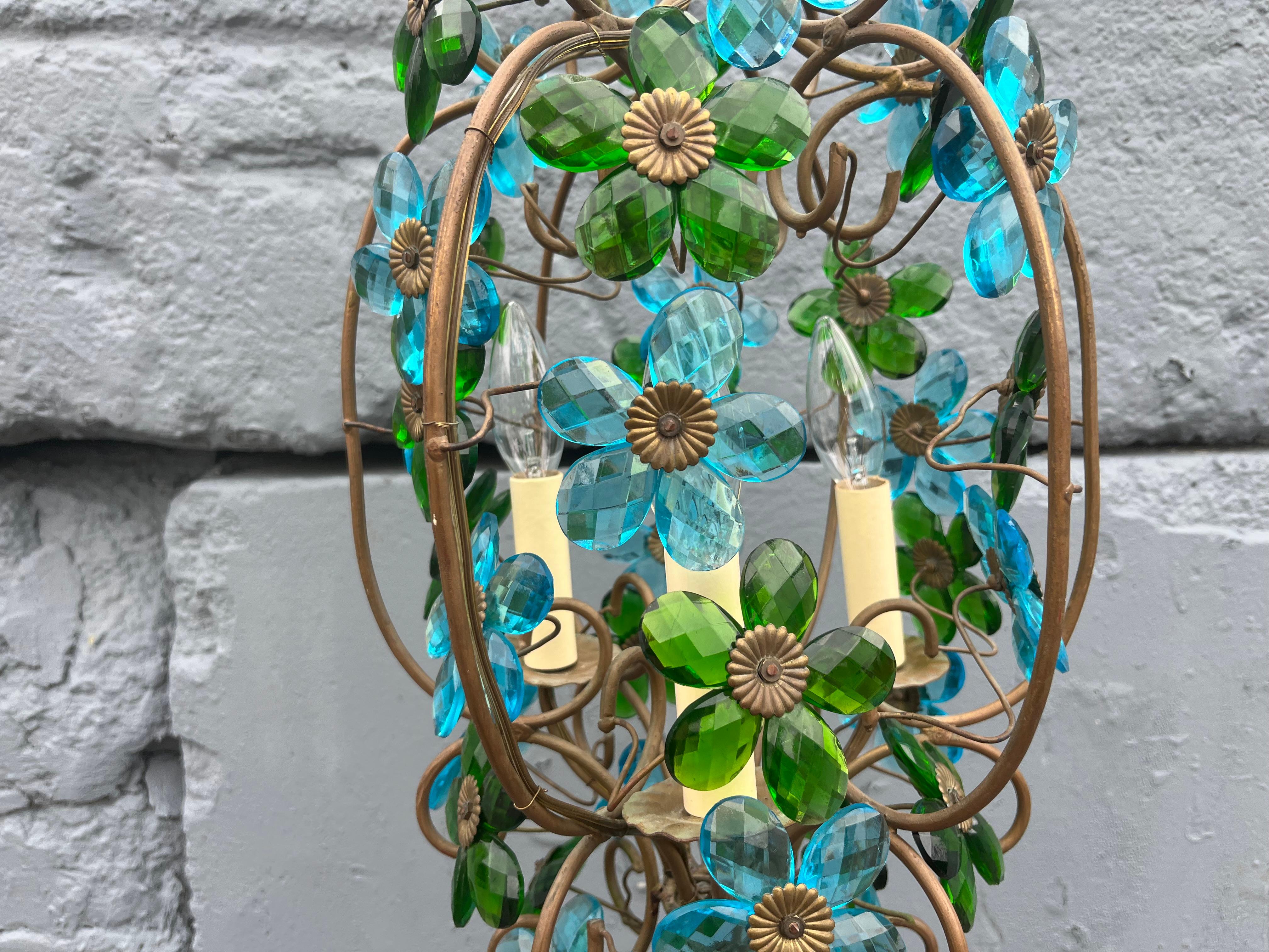 Milieu du XXe siècle Lustre italien des années 1950 en verre à fleurs, pendentif, laiton, Murano en vente