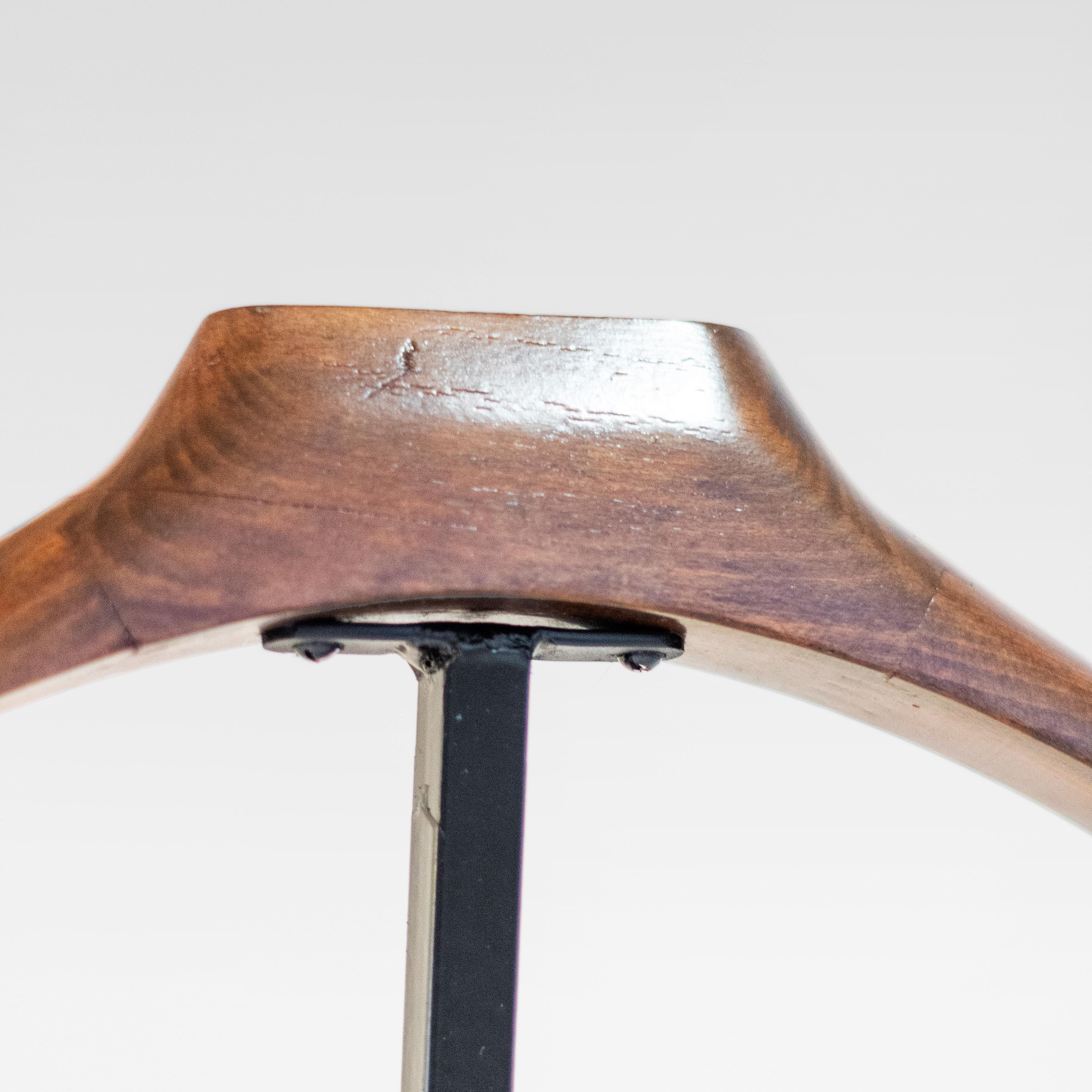 1950s Italian Folding Valet Stand in Beech, Iron and Brass by Fratelli Reguitti For Sale 7