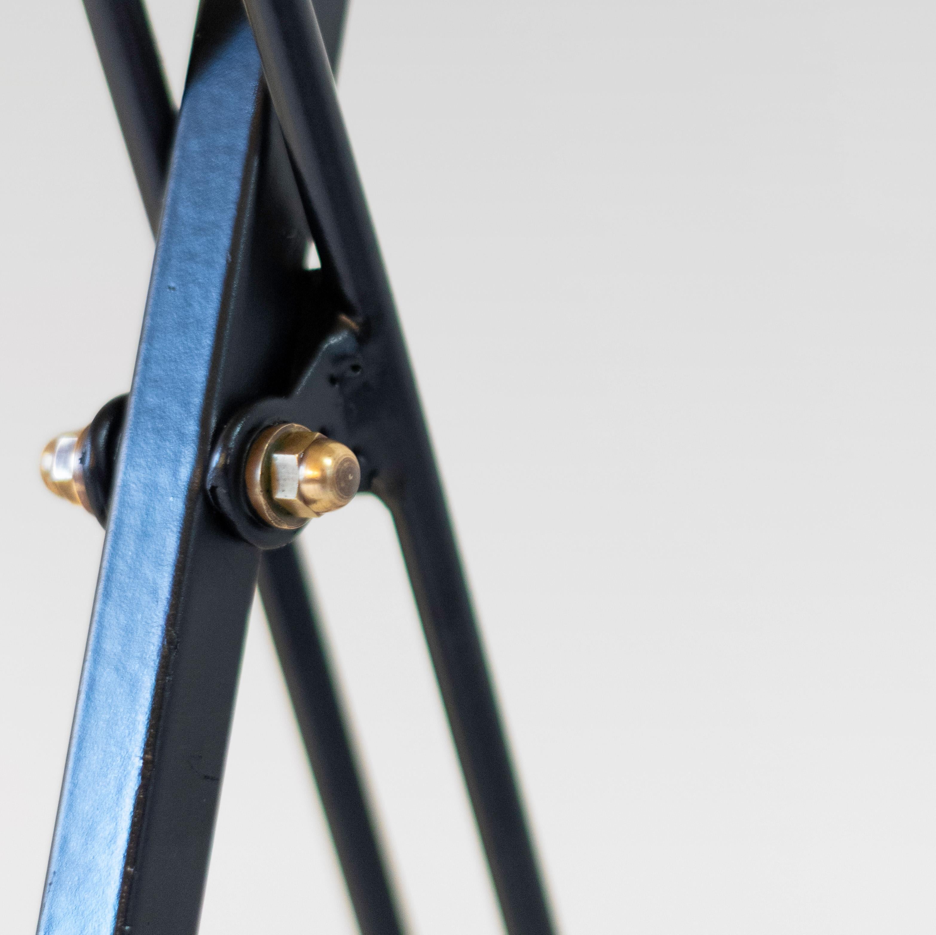 1950s Italian Folding Valet Stand in Beech, Iron and Brass by Fratelli Reguitti For Sale 3