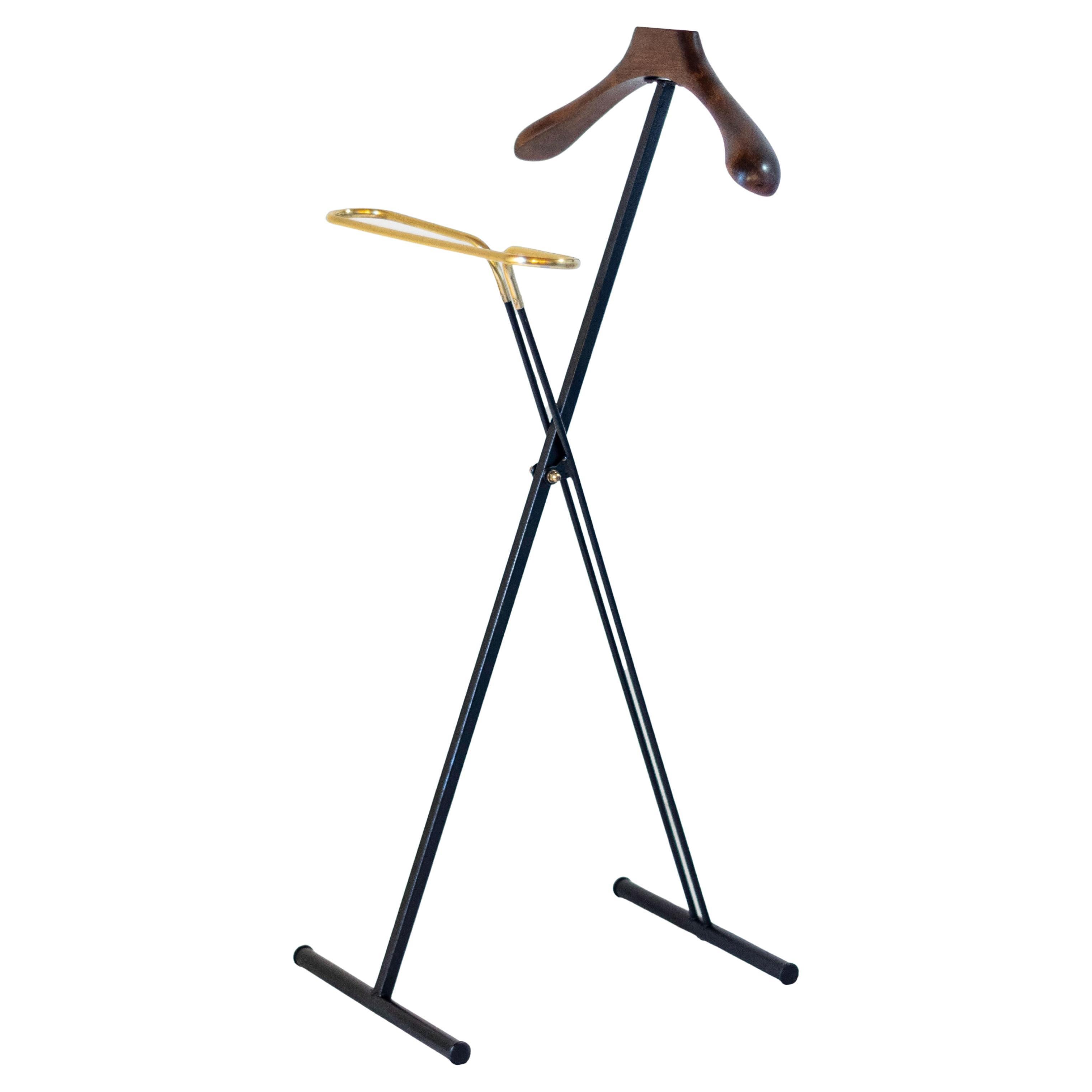 1950s Italian Folding Valet Stand in Beech, Iron and Brass by Fratelli Reguitti For Sale