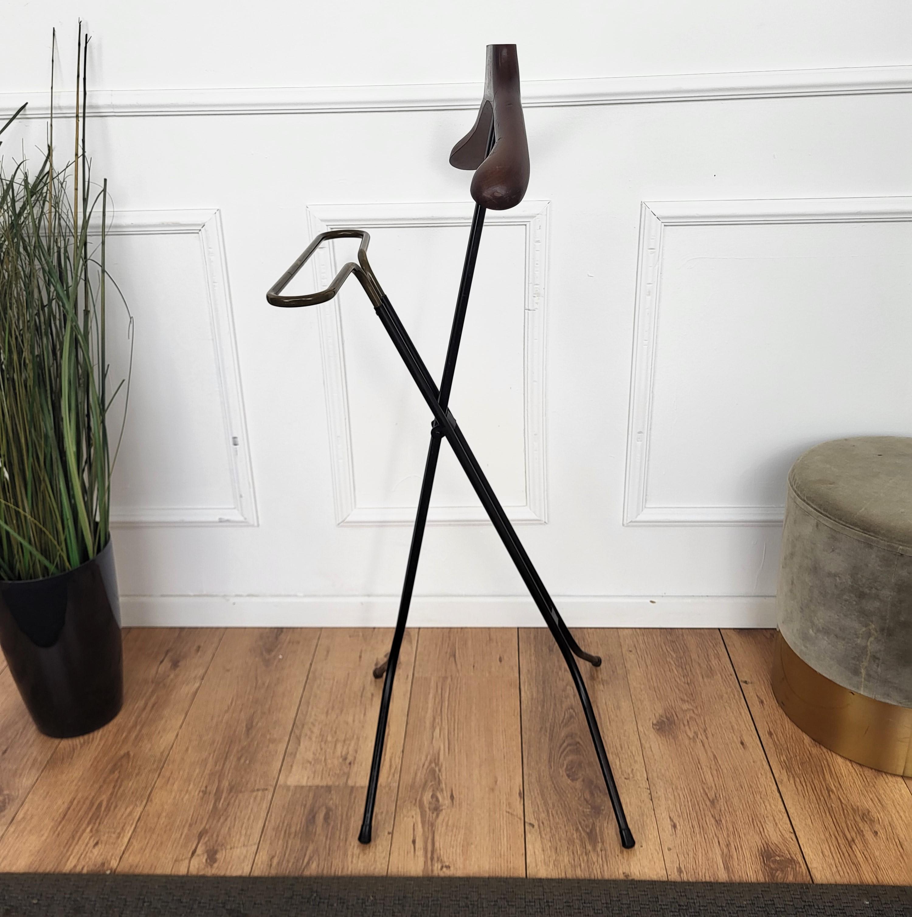 Laiton 1950s Italian Fratelli Reguitti MidCentury Brass Metal Wood Valet Stand Dressboy en vente