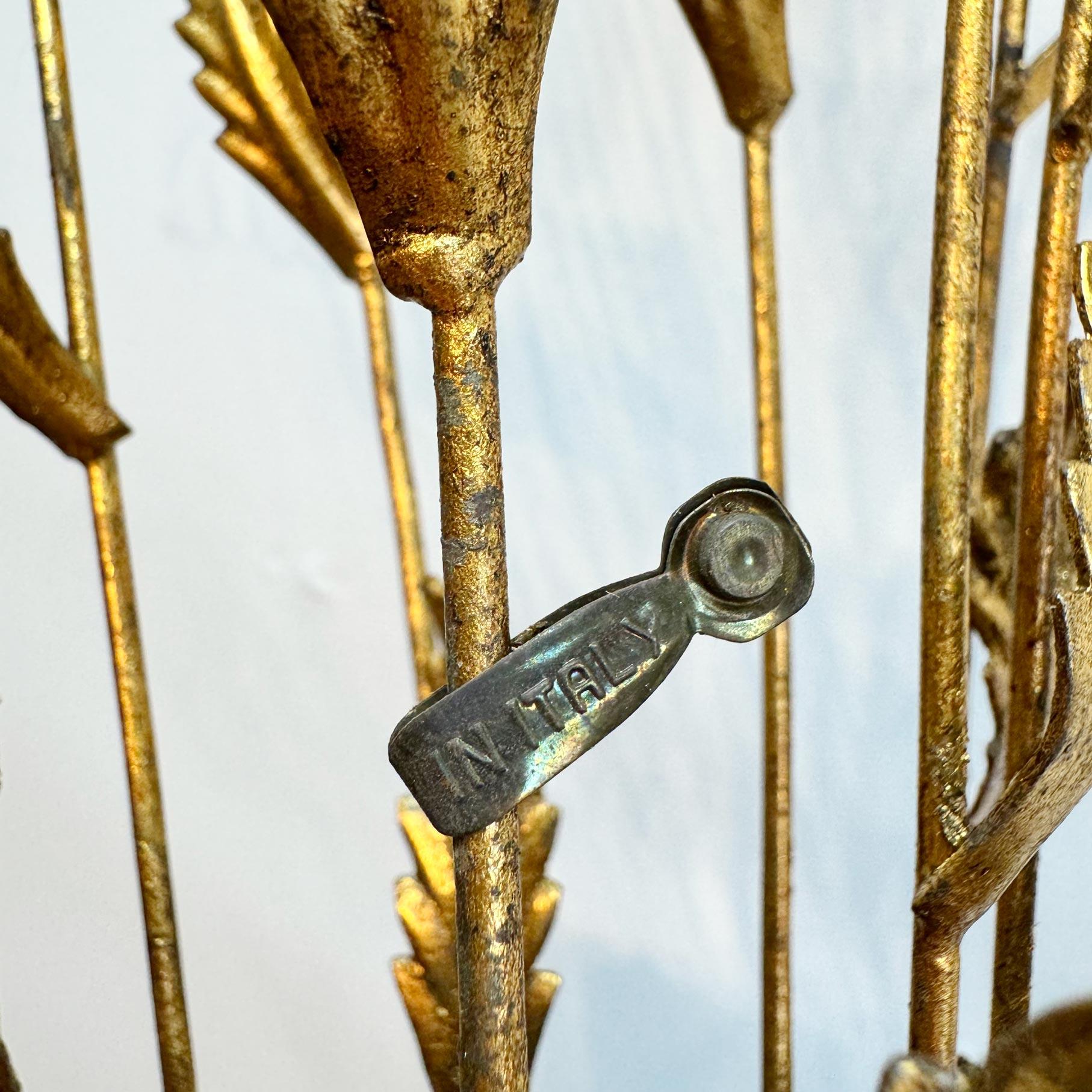 Apliques italianos dorados con volutas y hojas de los años 50 Renacimiento de la Regencia en venta