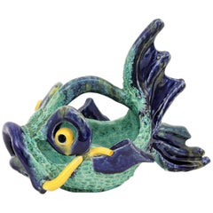 Scultura a forma di pesce in ceramica smaltata italiana degli anni '50