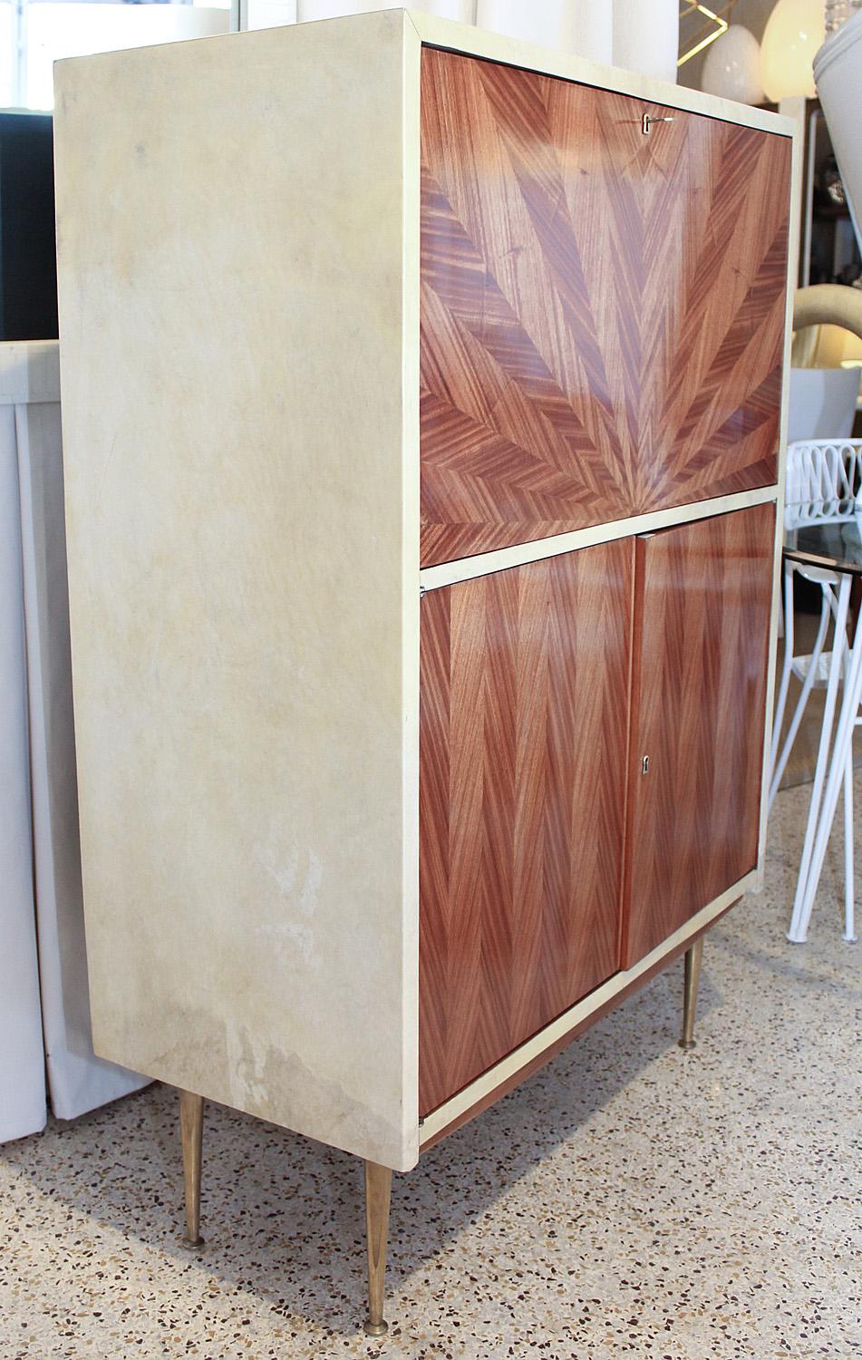 1950s Italian Goatskin and Rosewood Marquetry Bar Cabinet with Brass Hardware In Good Condition In North Miami, FL