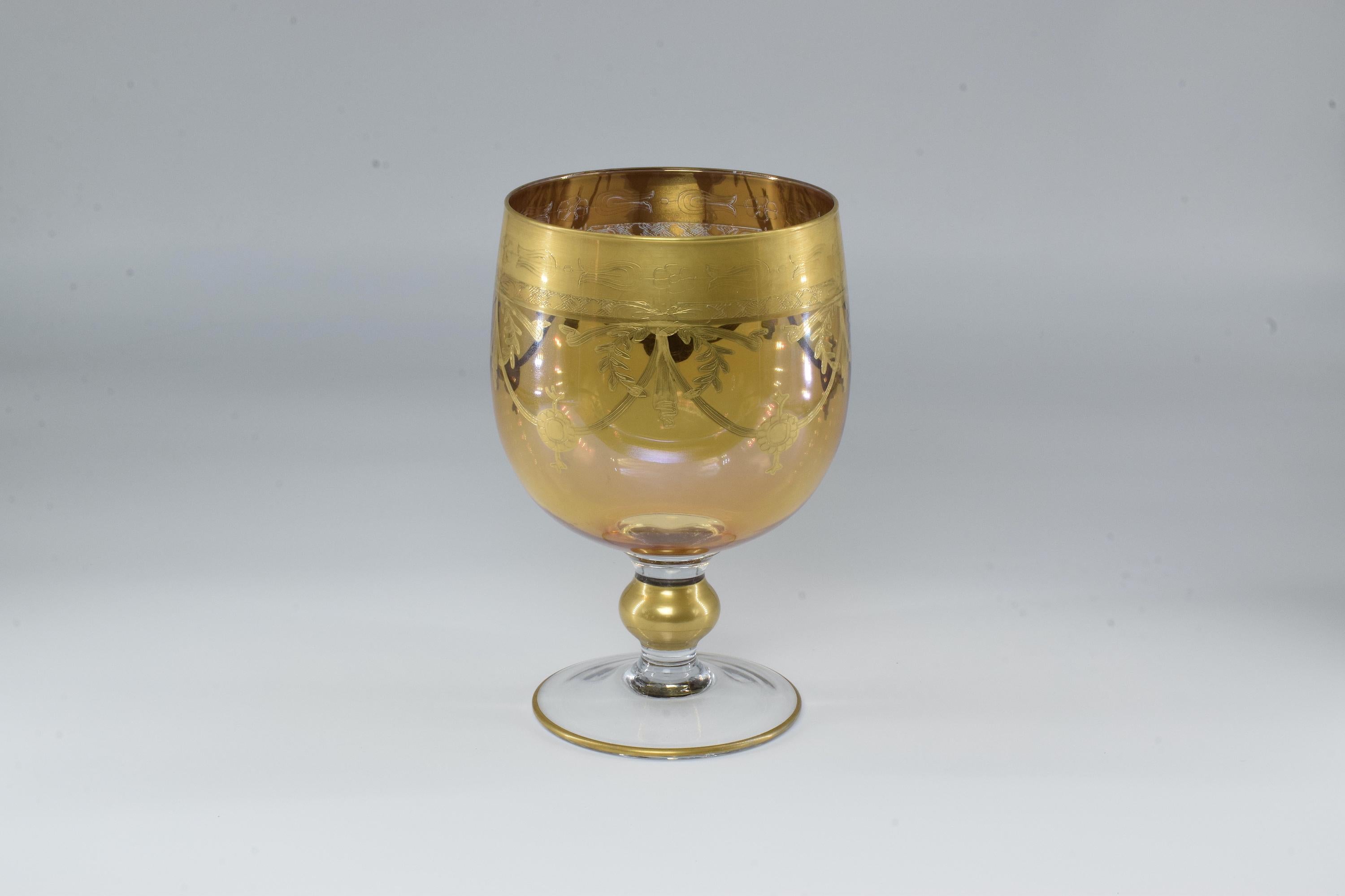 A 20th century vintage decorative crystal cup designed with hand painted gold plated ornamental patterns,
Italy, circa 1950s. 
A standout decorative piece.

We are an exhibition space and an online destination established by the passionate art