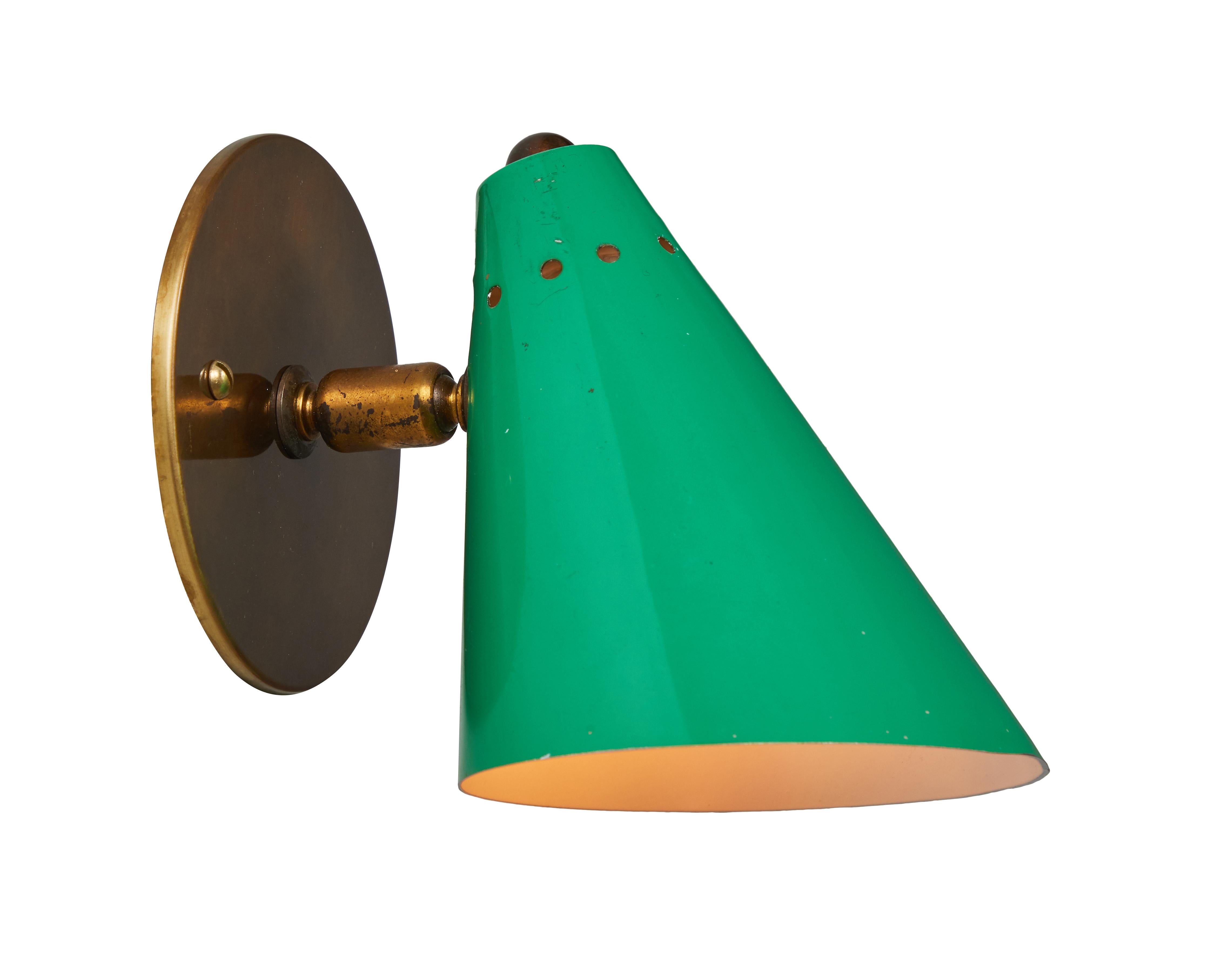 Métal Applique cône verte italienne des années 1950 à la manière d'Arteluce