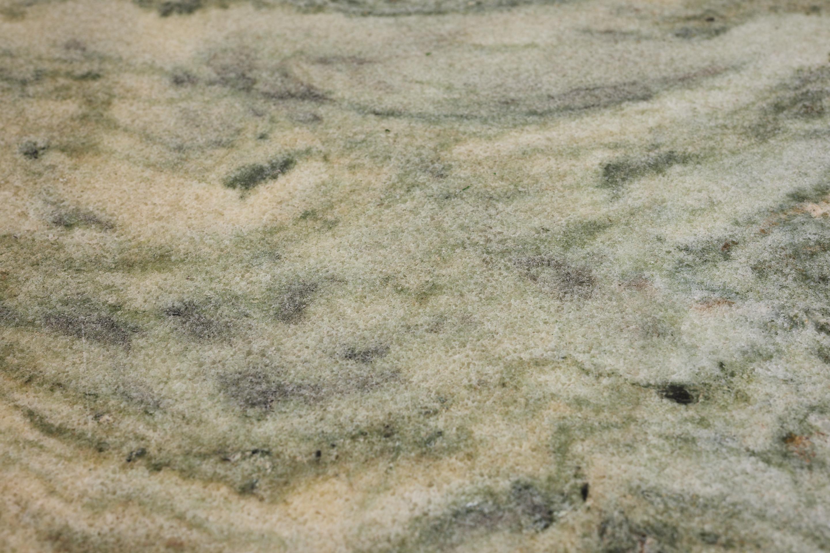 Mesa central de mármol verde italiano de los años 50 en venta 5