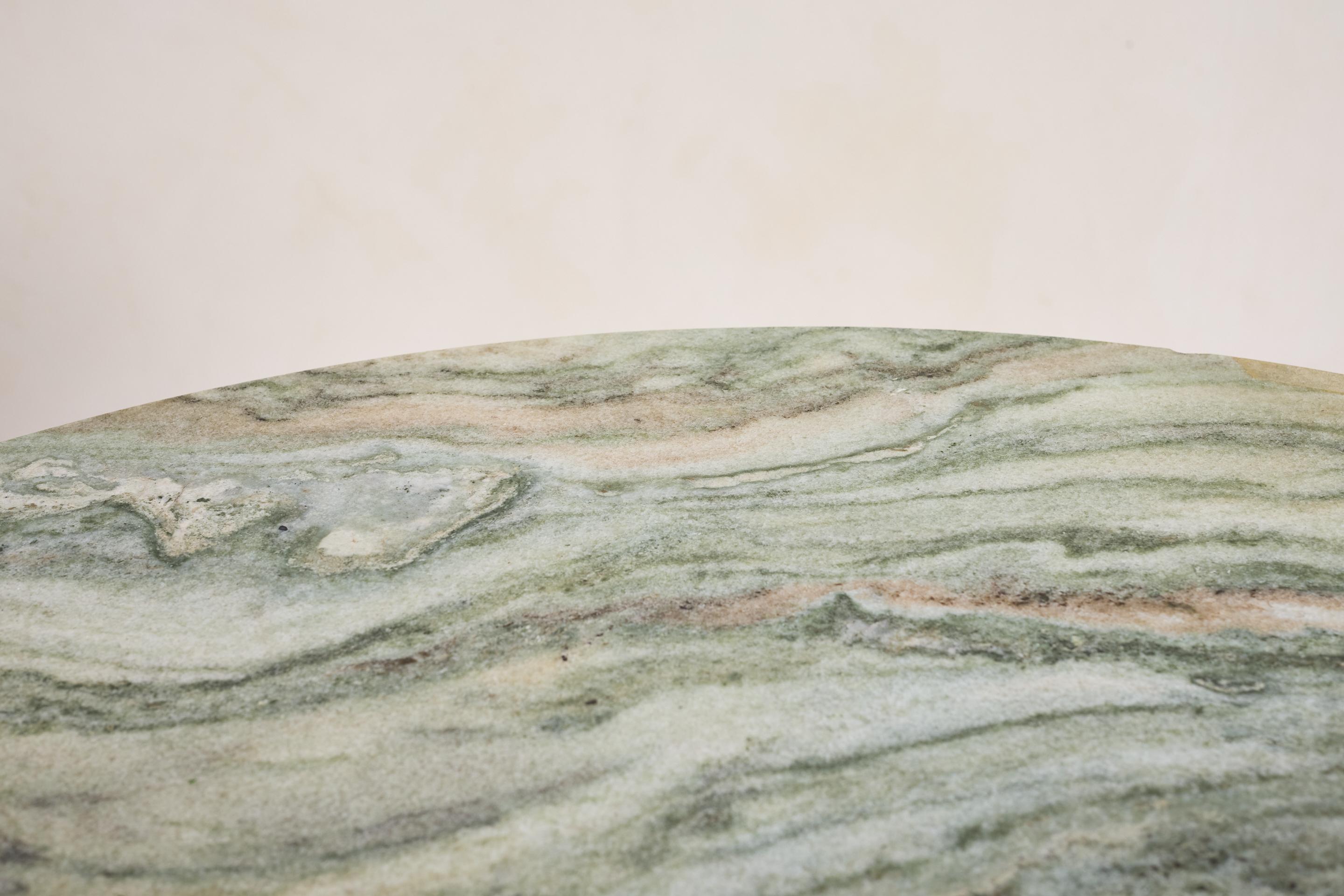 Mesa central de mármol verde italiano de los años 50 en venta 6