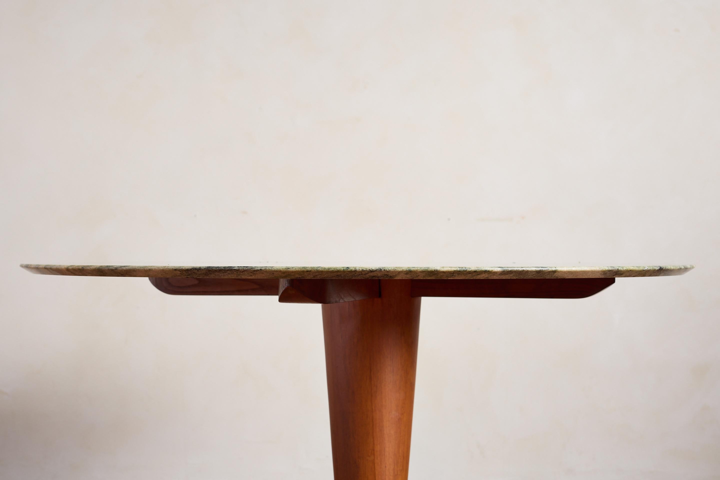 Mesa central de mármol verde italiano de los años 50 en venta 7