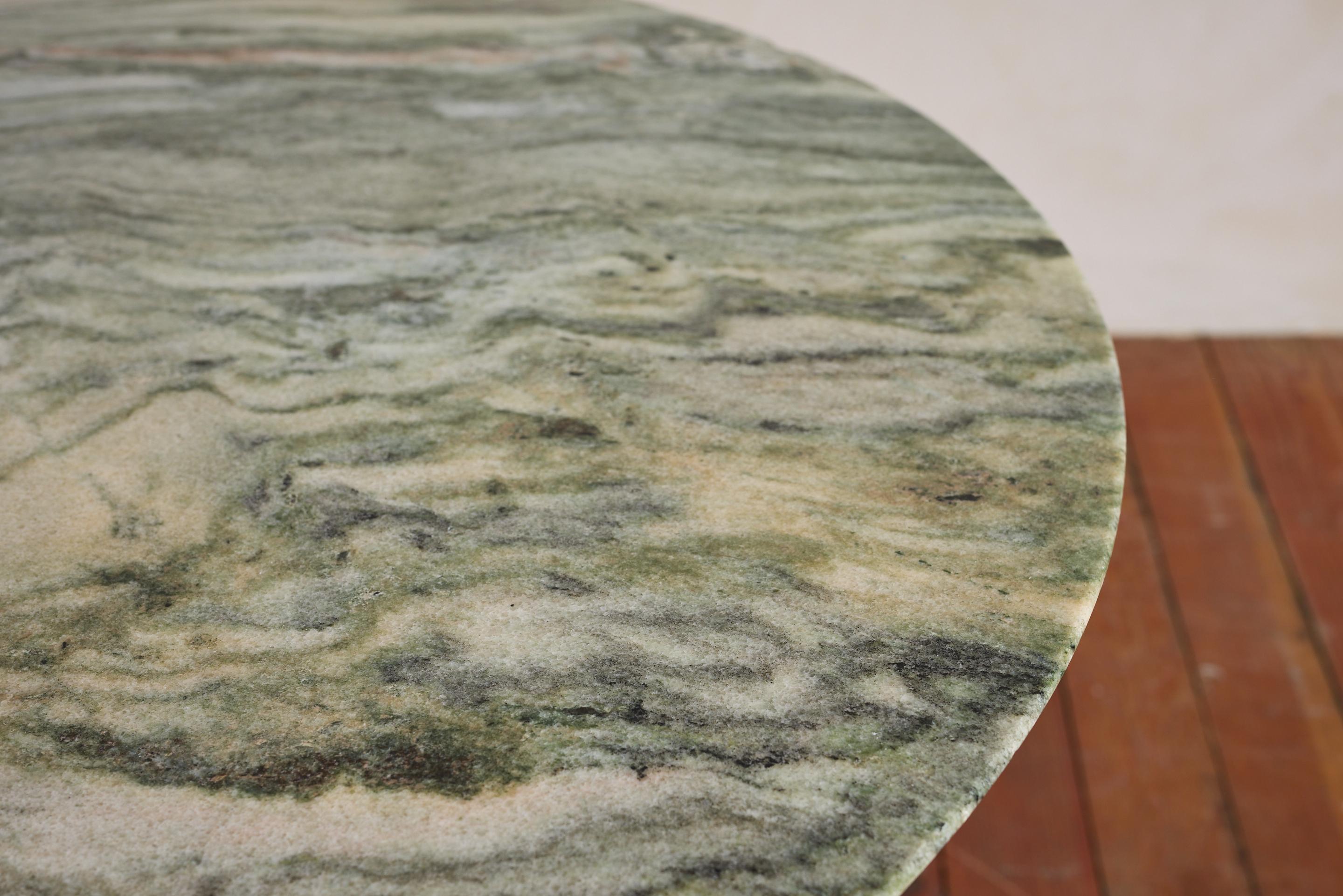 Mesa central de mármol verde italiano de los años 50 mediados del siglo XX en venta