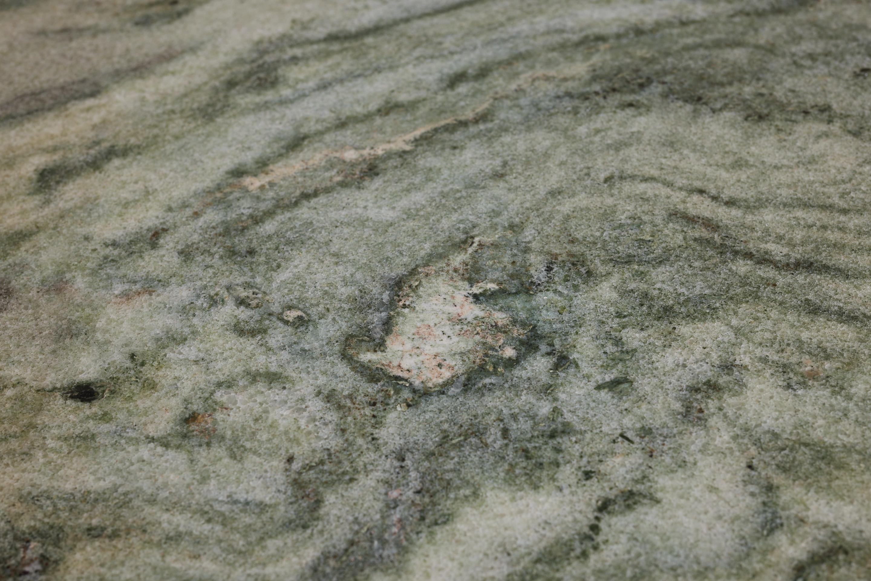 Mesa central de mármol verde italiano de los años 50 en venta 3
