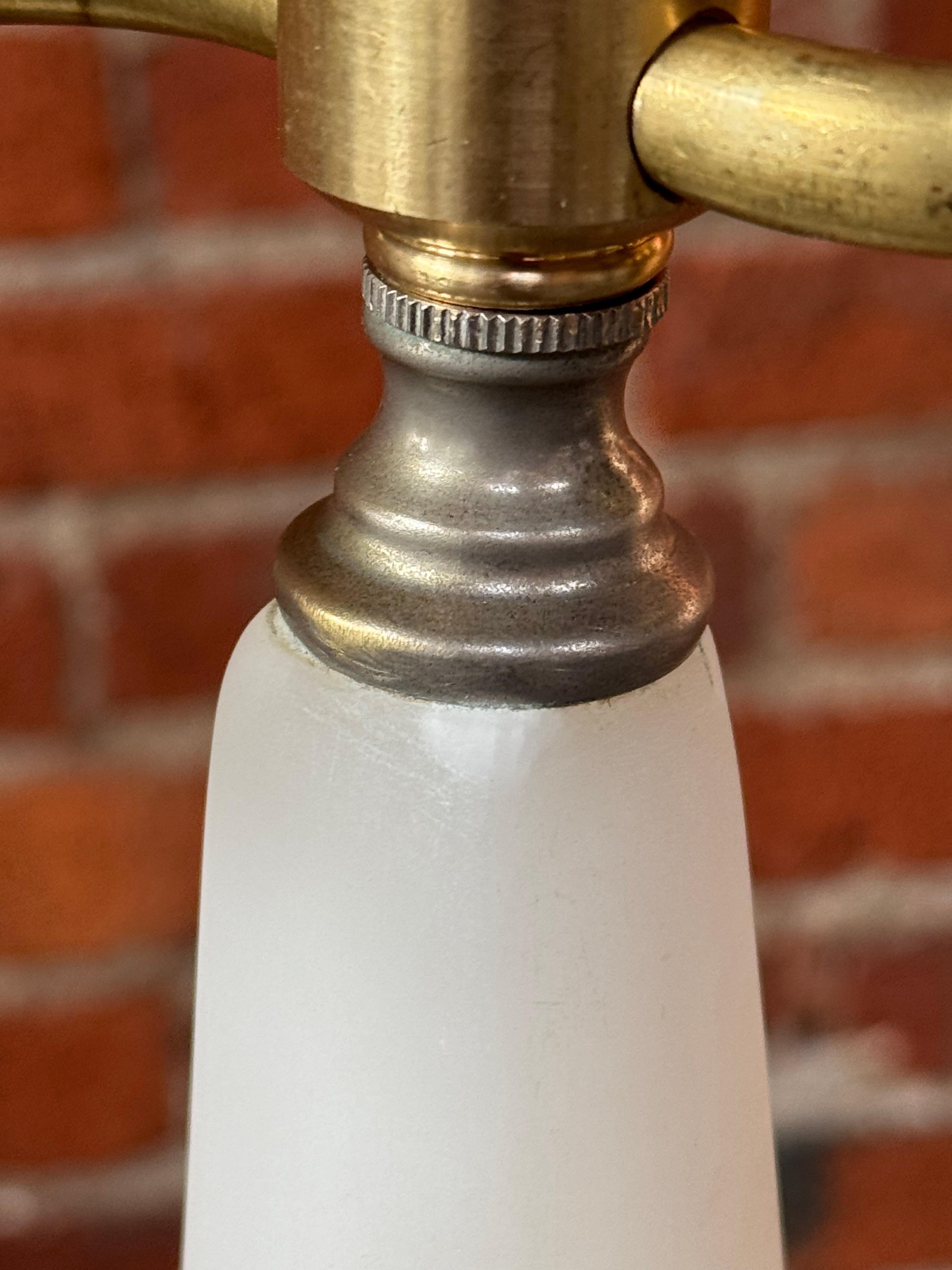 Lampe de table italienne des années 1950 en marbre et albâtre abstraits sculptés à la main en vente 5