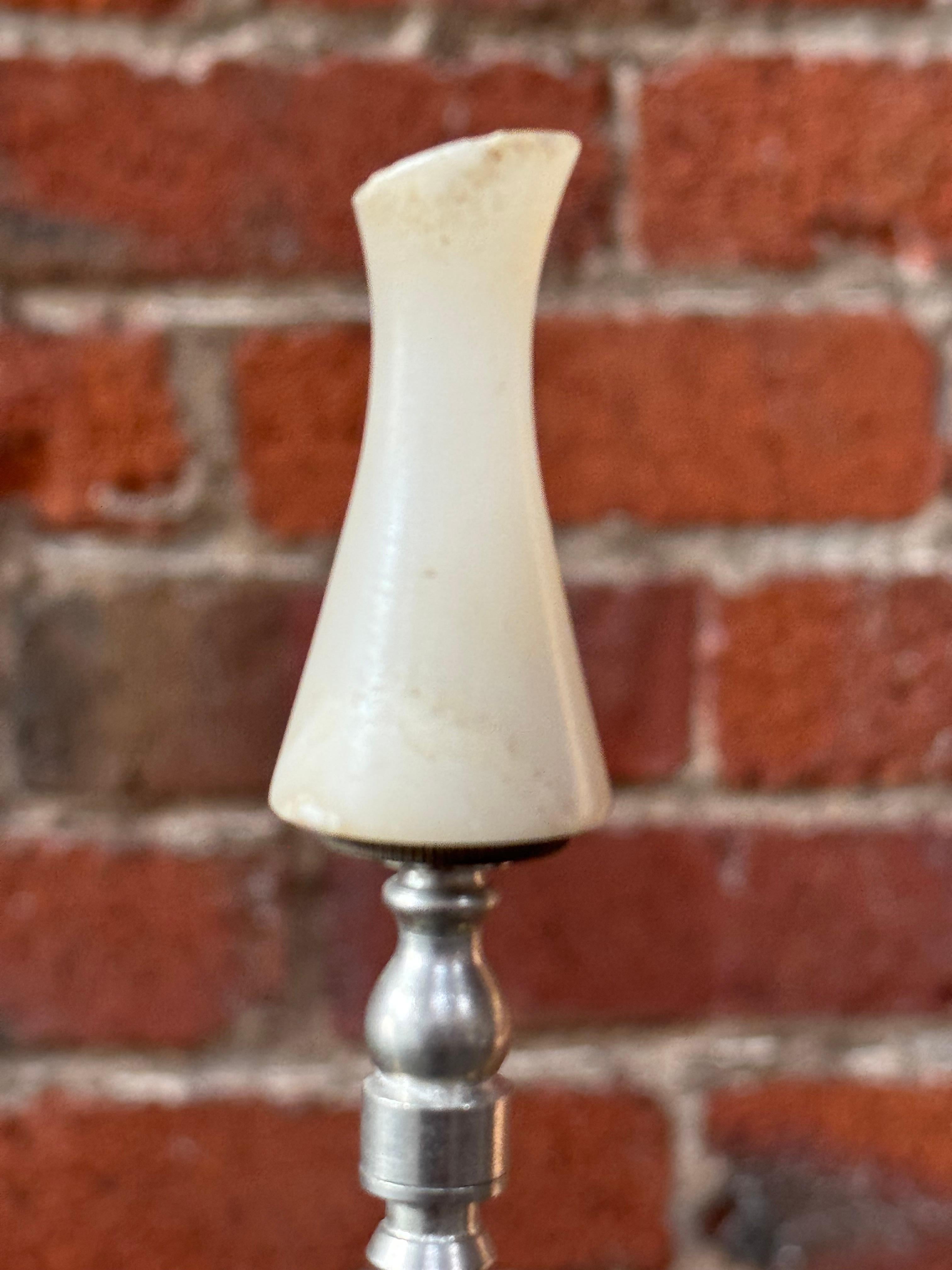 Marbre Lampe de table italienne des années 1950 en marbre et albâtre abstraits sculptés à la main en vente