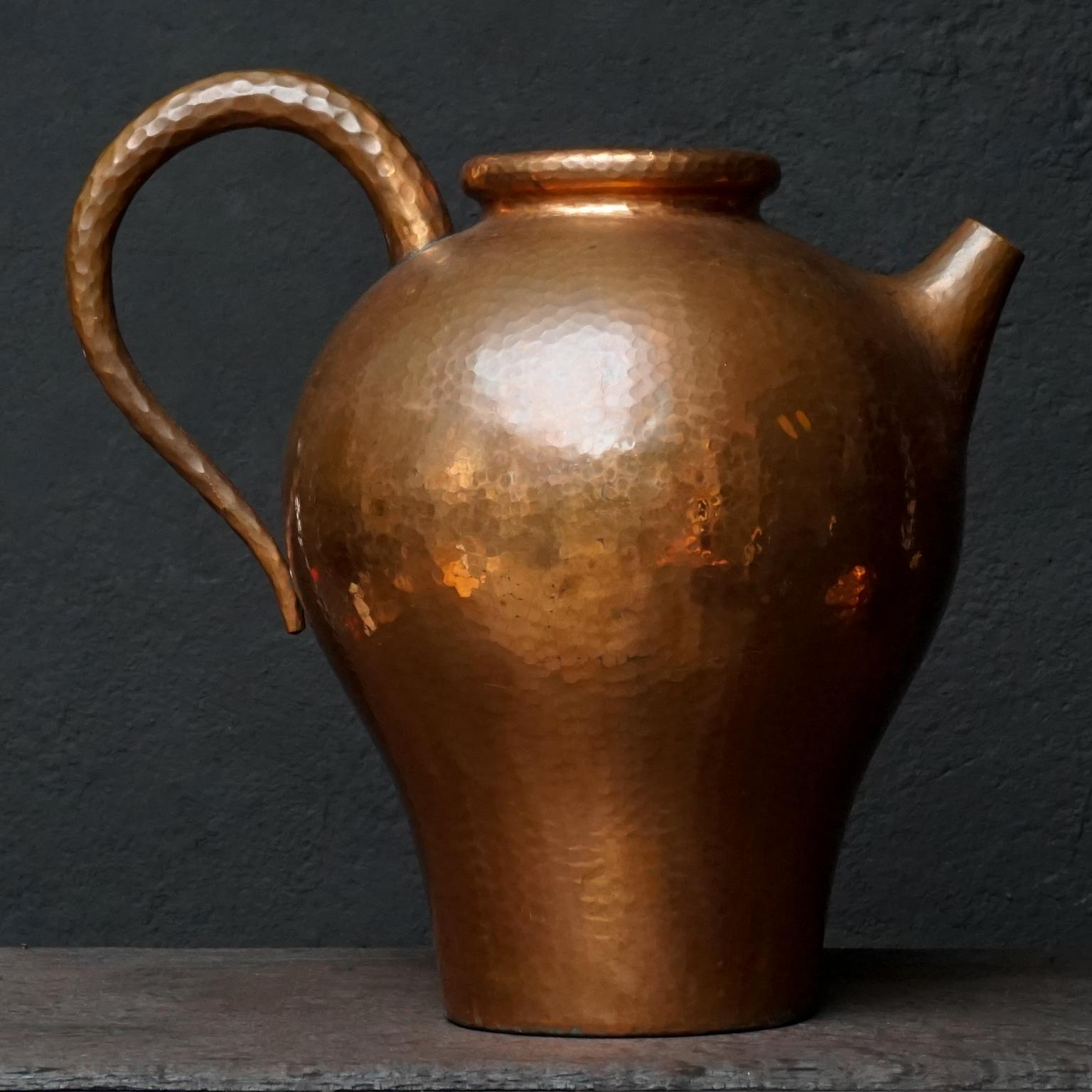 Large 1950s vintage elegant hand hammered copper vase unsigned but unmistakably in typical Egidio Casagrande style.
Very decorative pretty shaped ewer in an impressive size.
 