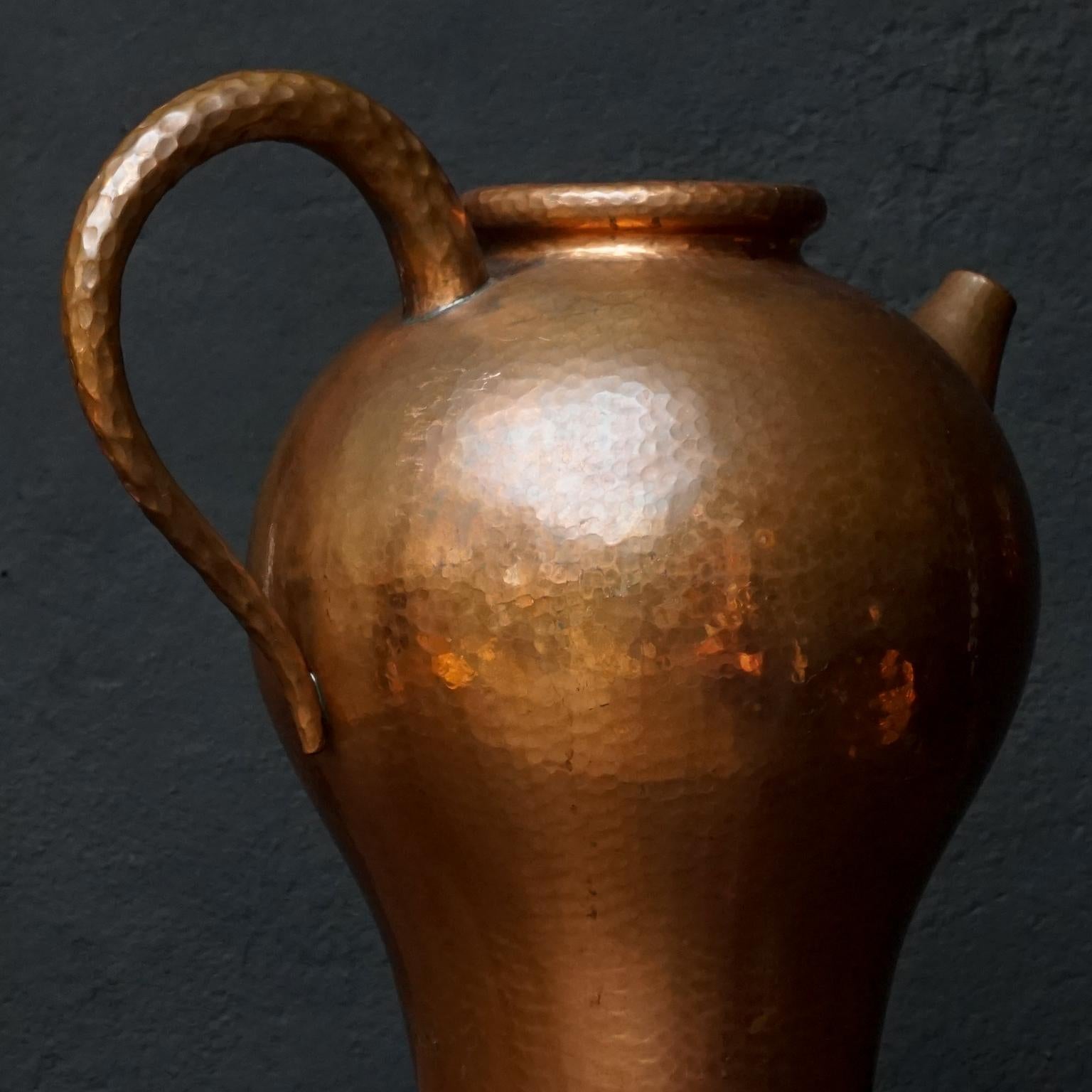 Mid-Century Modern 1950s Italian Hand Hammered Copper Pitcher or Jug in Egidio Casagrande Style
