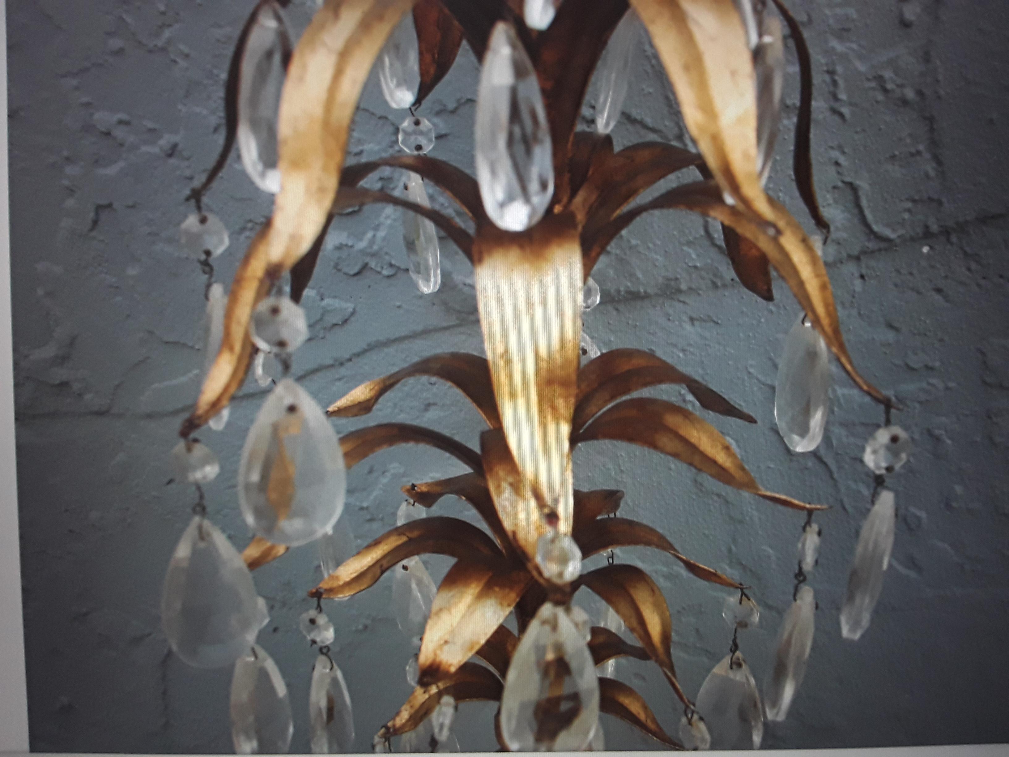 1950s Italian Hollywood Regency Giltwood Based Crystal/Tole Fern Form Table Lamp In Good Condition For Sale In Opa Locka, FL
