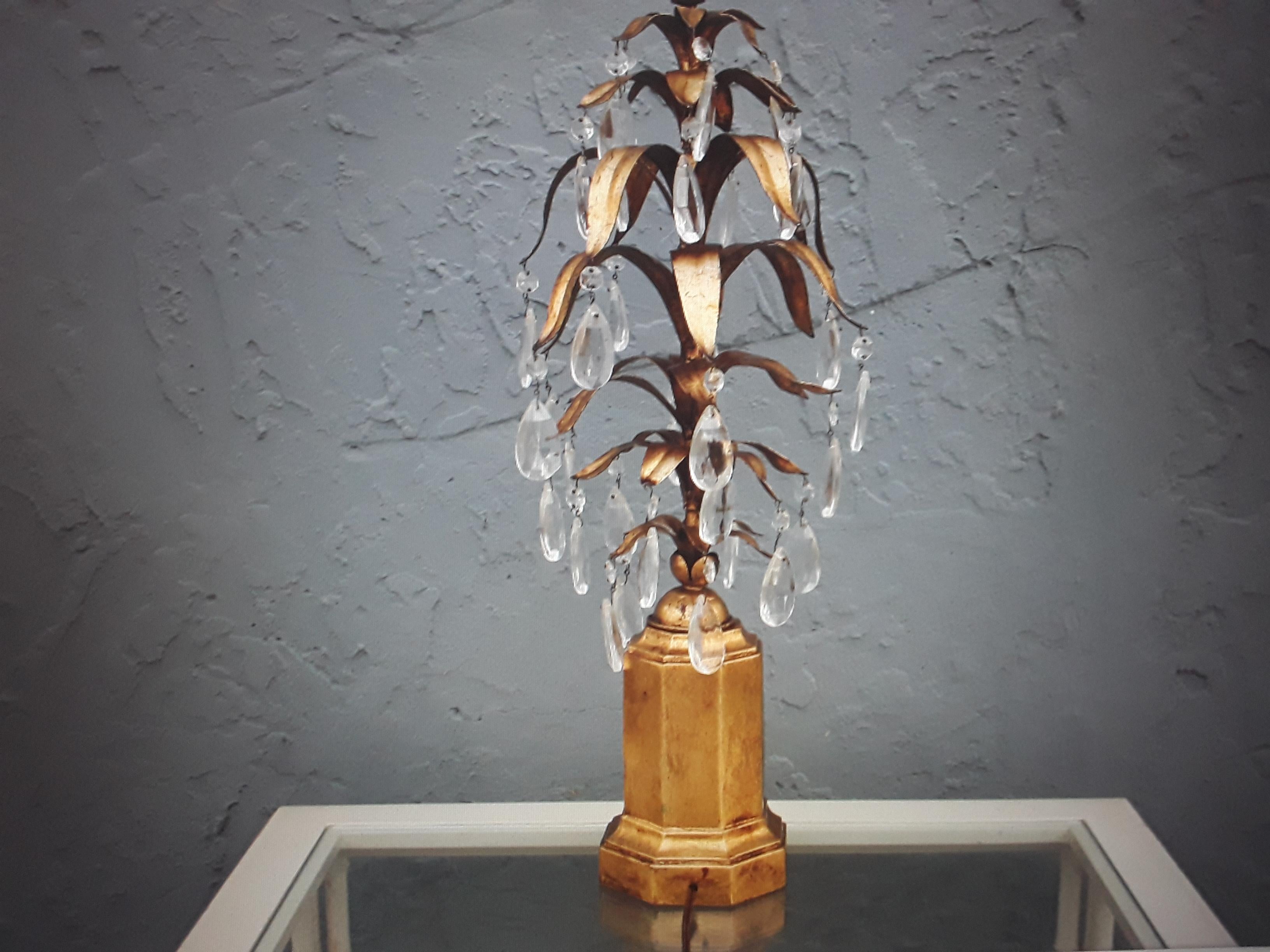 1950s Italian Hollywood Regency Giltwood Based Crystal/Tole Fern Form Table Lamp For Sale 1