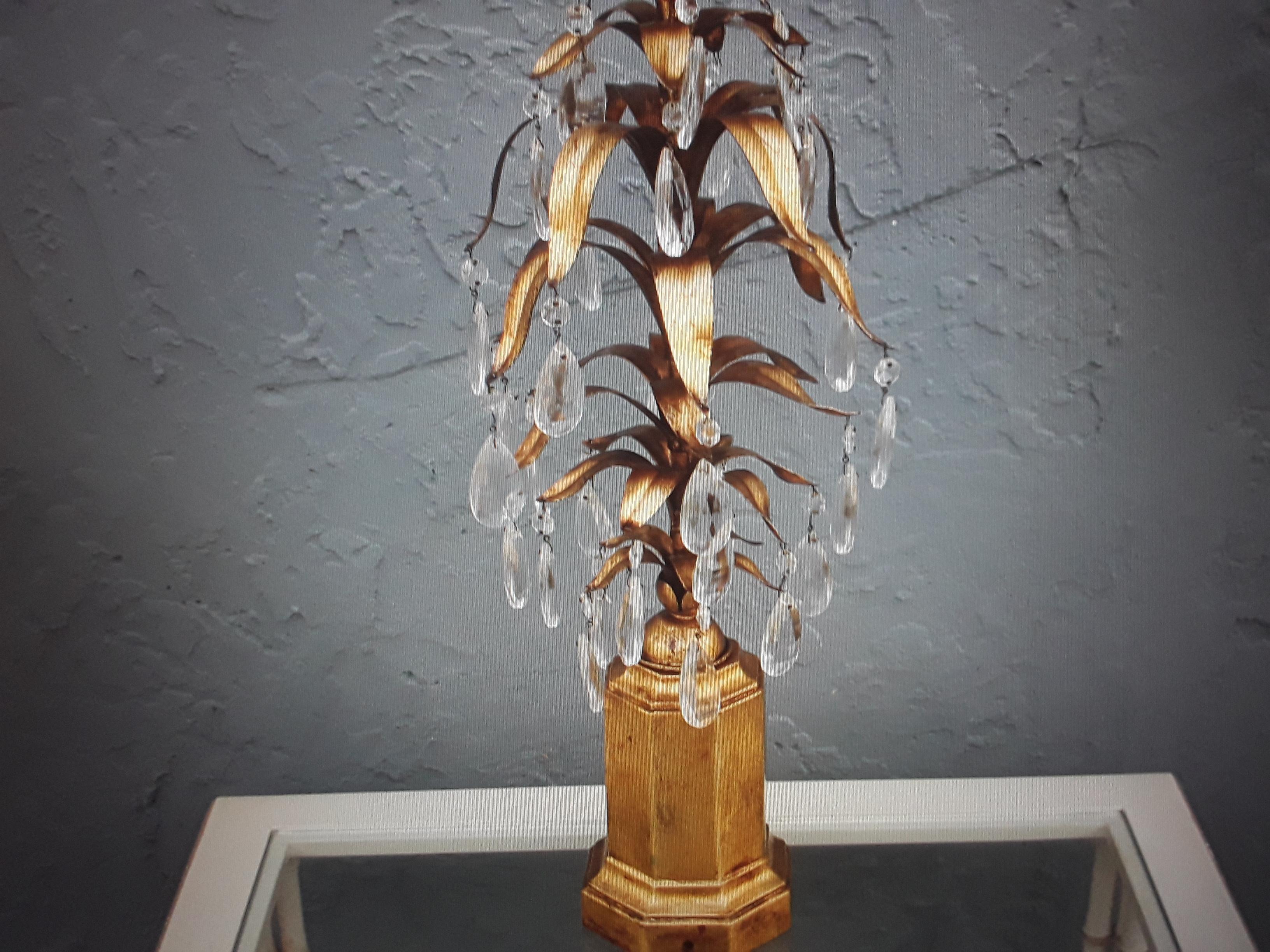 1950s Italian Hollywood Regency Giltwood Based Crystal/Tole Fern Form Table Lamp For Sale 3