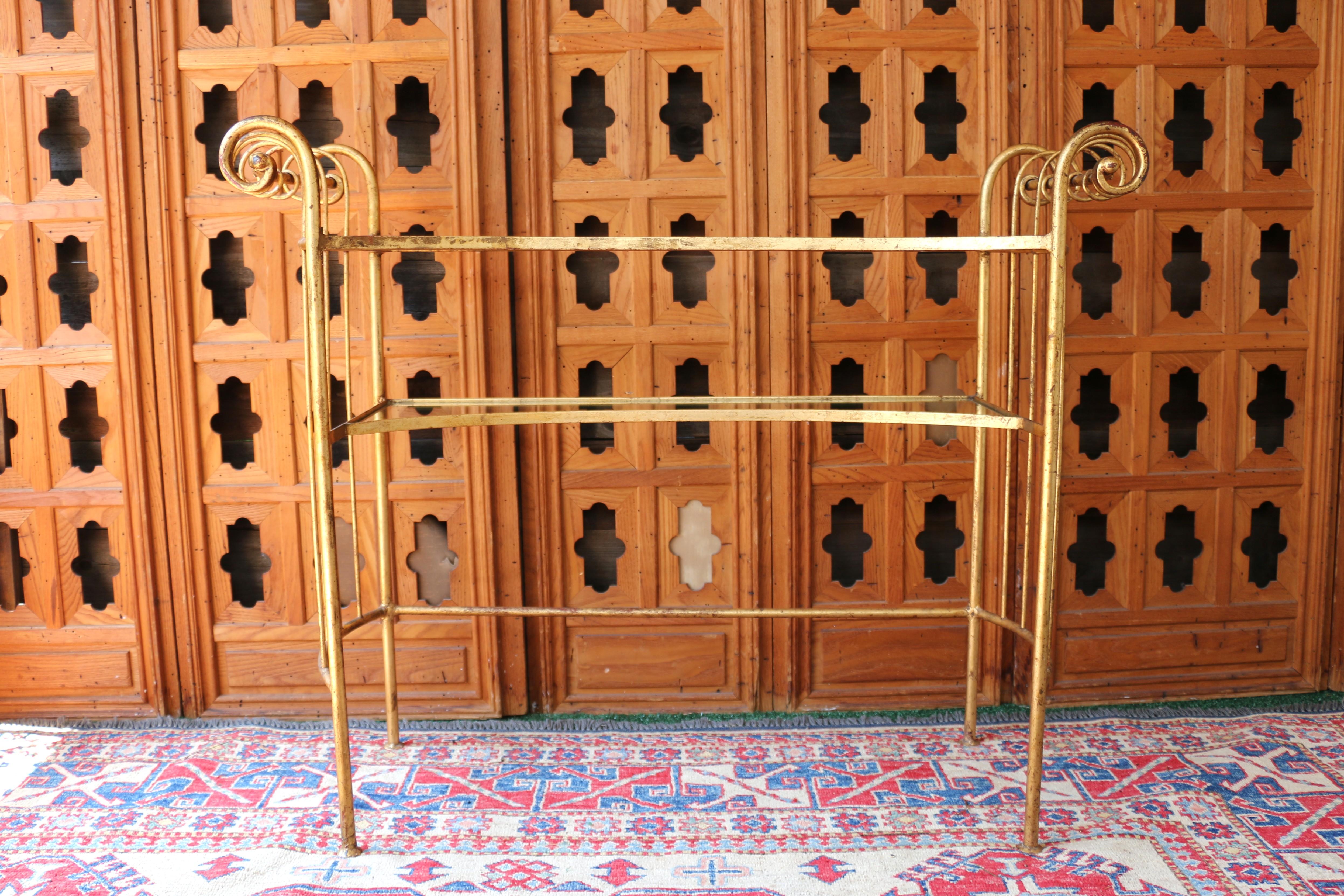 Métal Vanité italienne des années 1950 Hollywood Regency dorée par S. Salvadori en vente