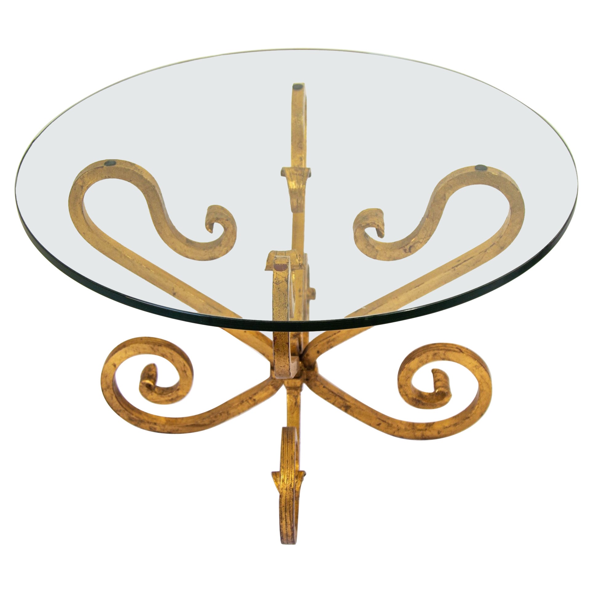 Mesa auxiliar redonda de hierro forjado dorado y cristal Hollywood Regency italiano de los años 50