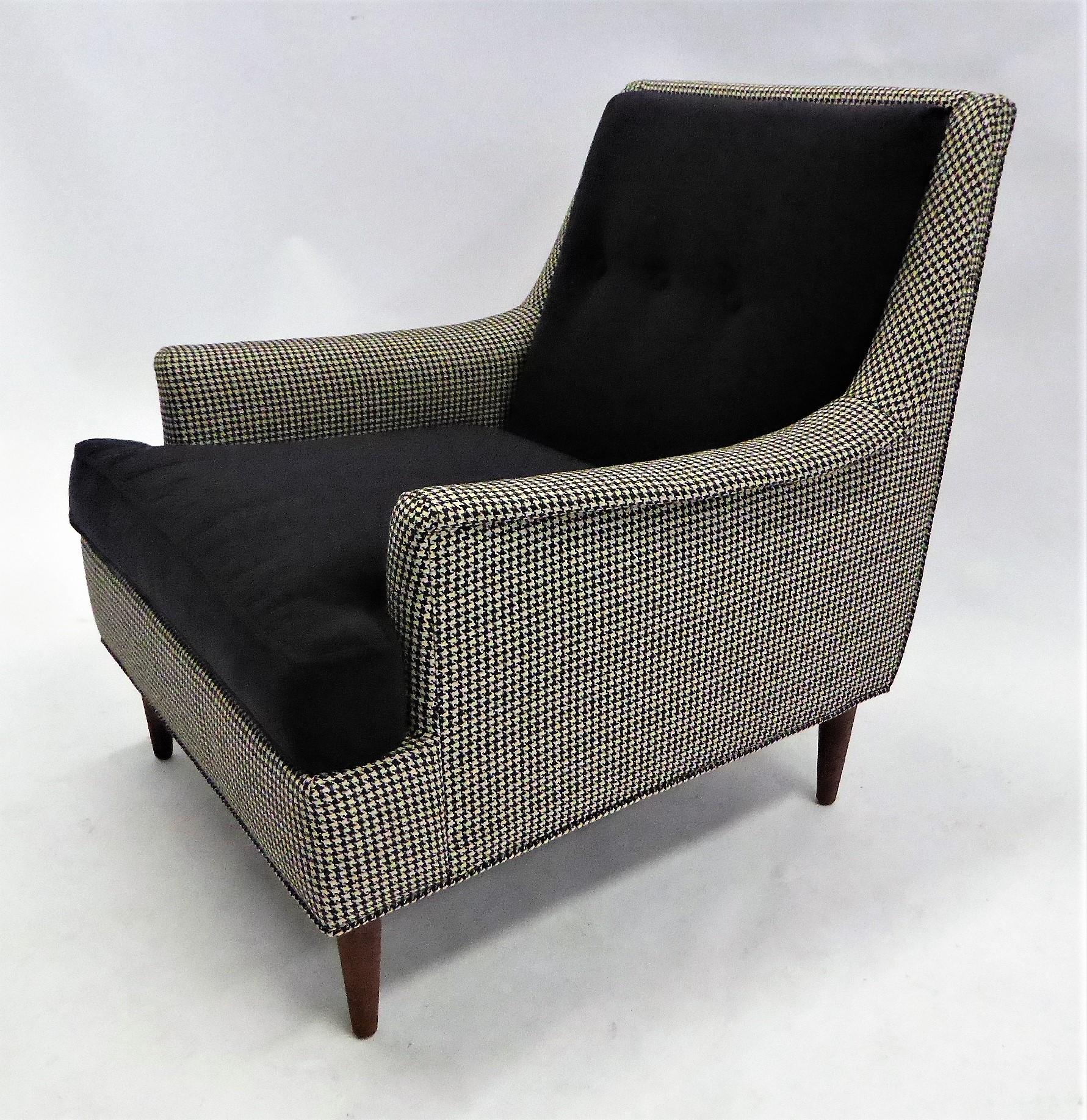 Inspired by the Zanuso lady chair, here a 1950s sleek armed lounge chair in black and white Houndstooth accented by Black Spenser Knoll fabric covered seat cushion and button tuft back. With mid-century modern tapering walnut legs and winged arms.