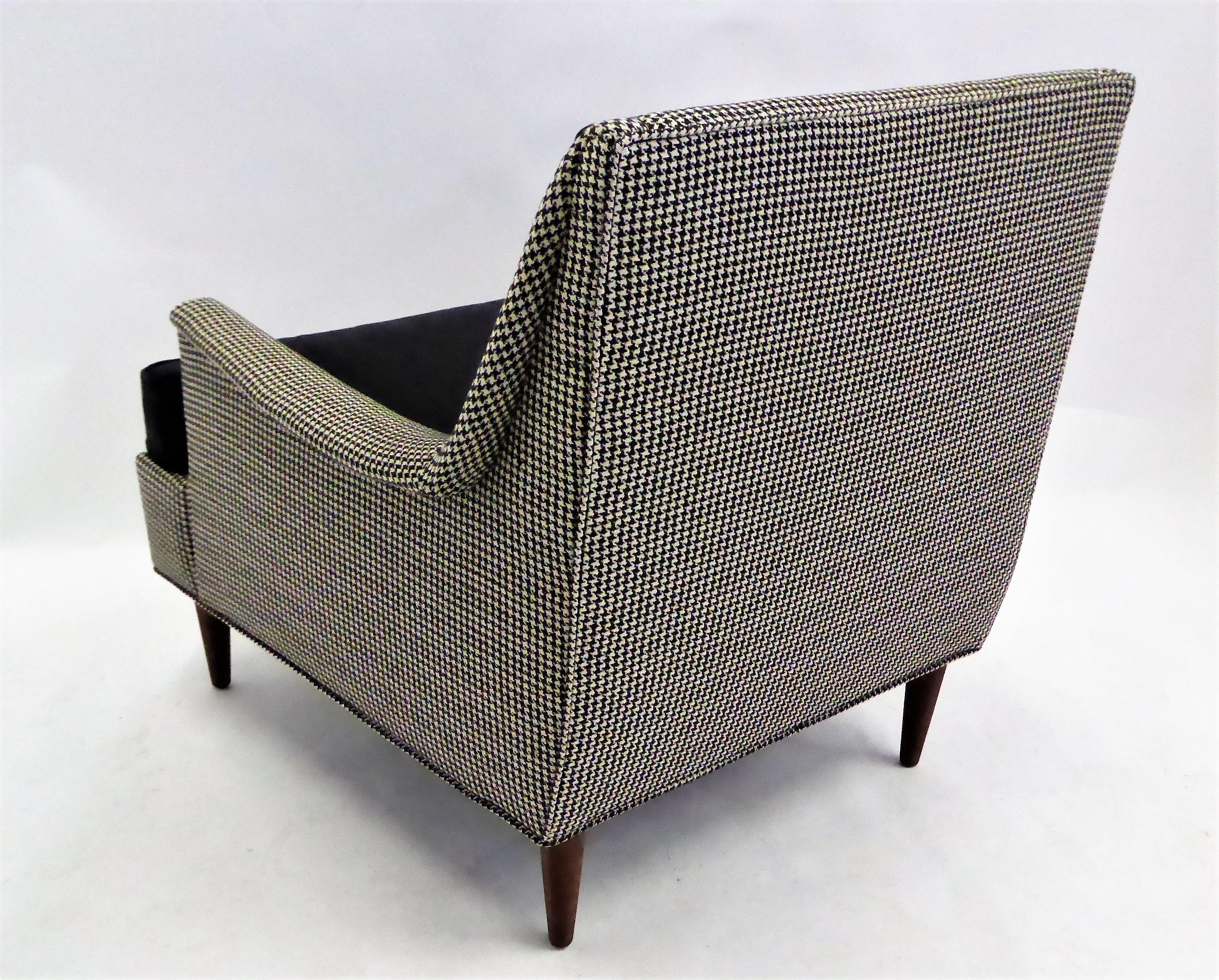 1950s Italian Inspired Lounge Chair in Black and White Houndstooth Fabric In Good Condition In Miami, FL