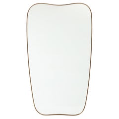 1950s Italian Large Modernist Shaped Brass Mirror (Miroir en laiton de forme moderniste)