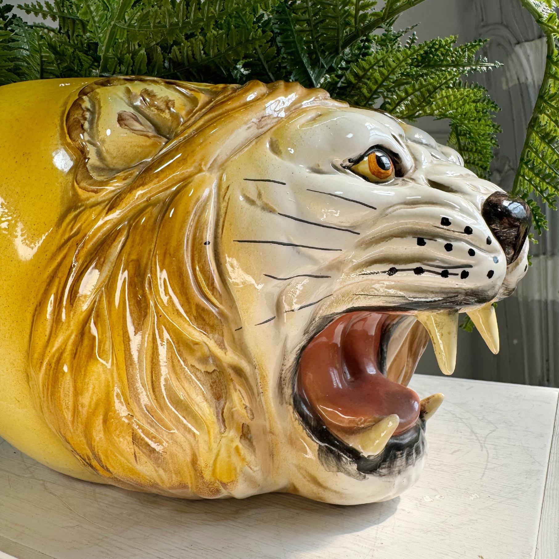 Jardinera italiana de cerámica con cabeza de león de los años 50 Moderno de mediados de siglo en venta