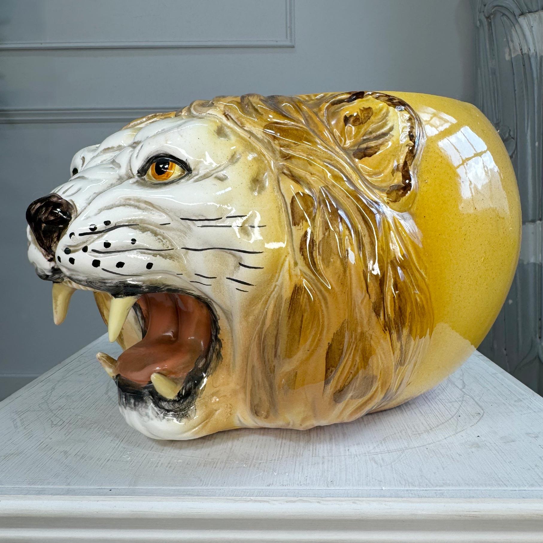 1950er Jahre Italienischer Löwenkopf Pflanzgefäß aus Keramik (Moderne der Mitte des Jahrhunderts) im Angebot