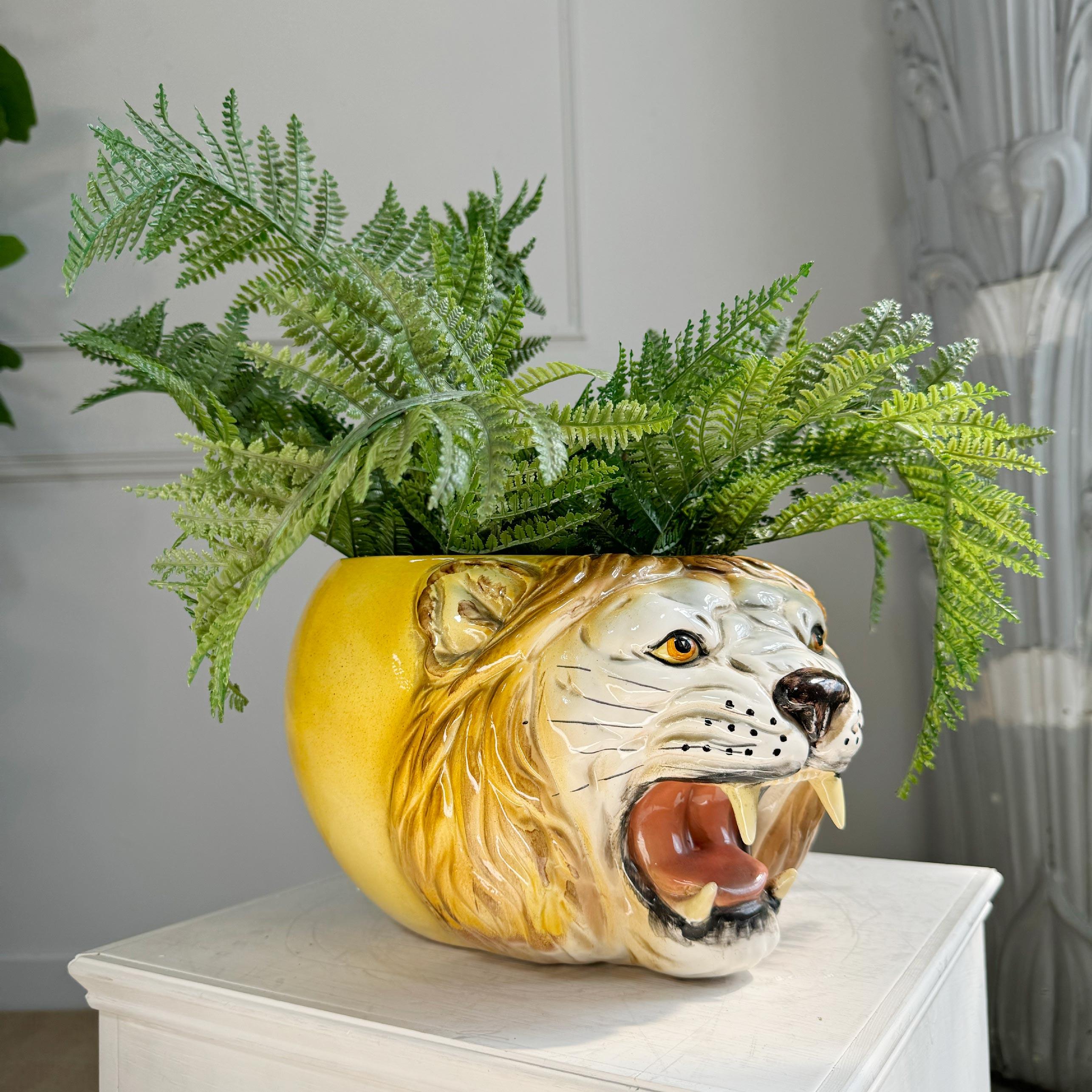 Jardinera italiana de cerámica con cabeza de león de los años 50 Cerámico en venta