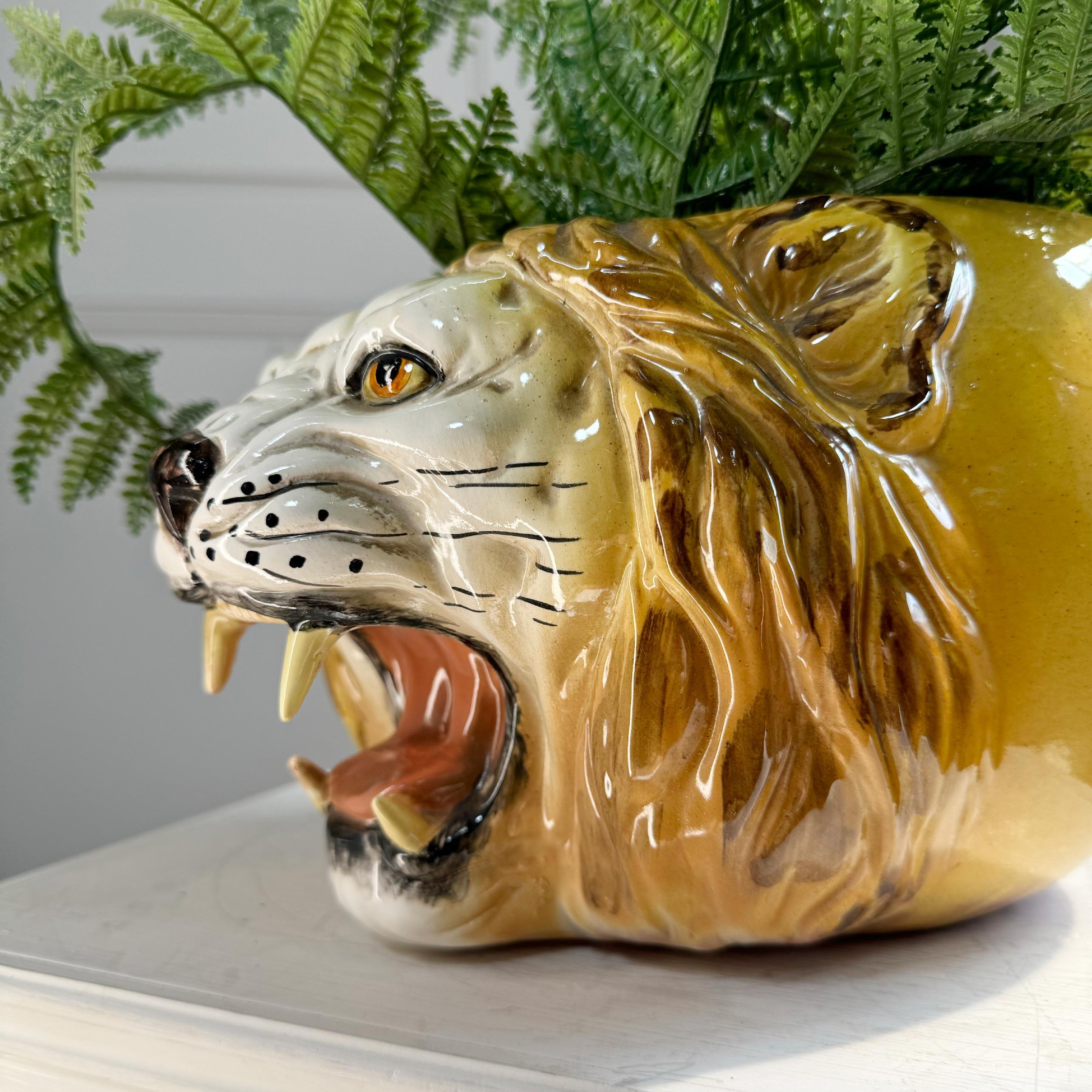 1950er Jahre Italienischer Löwenkopf Pflanzgefäß aus Keramik im Angebot 2