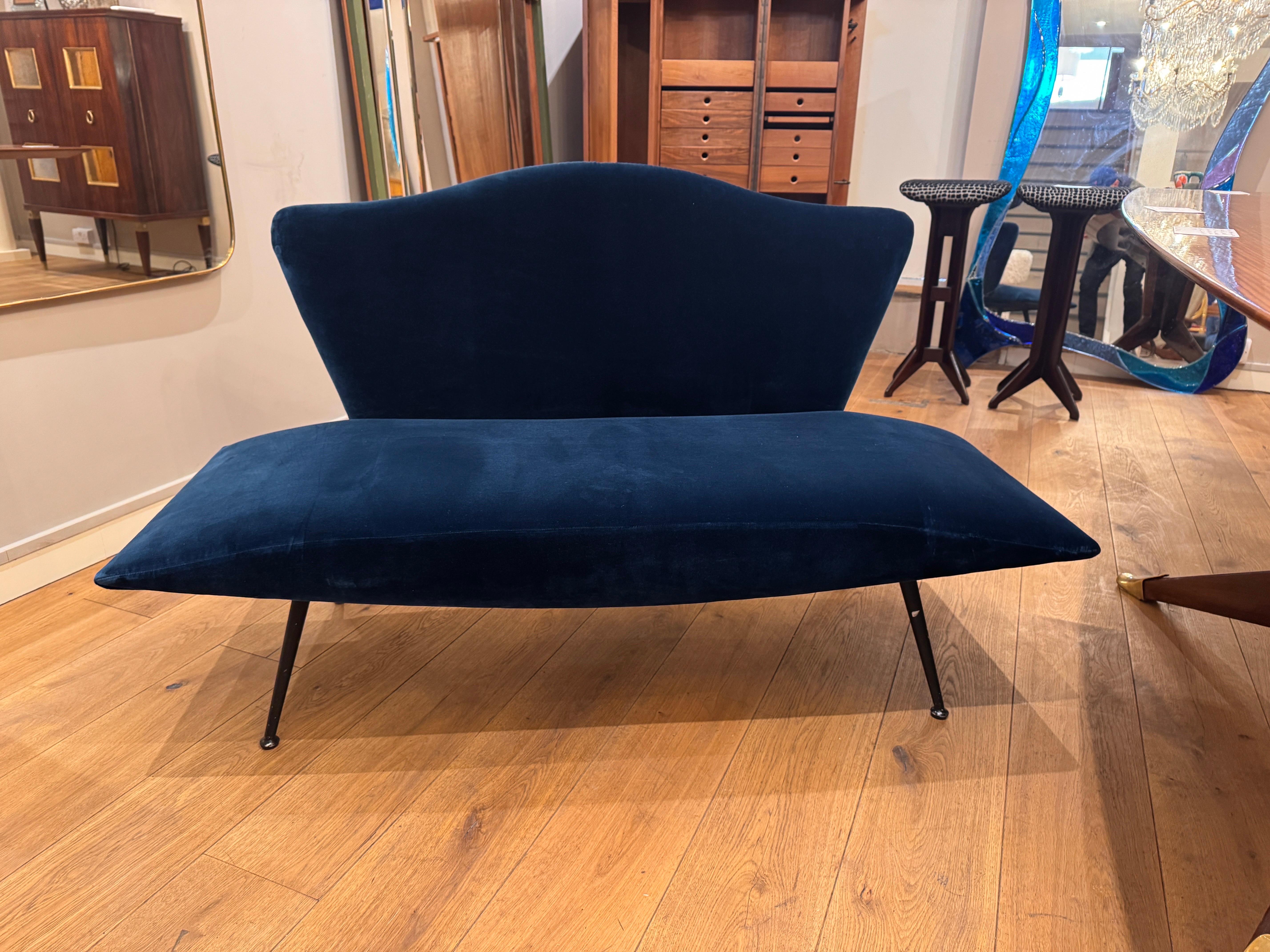20th Century 1950s Italian loveseat bench in teal velvet For Sale
