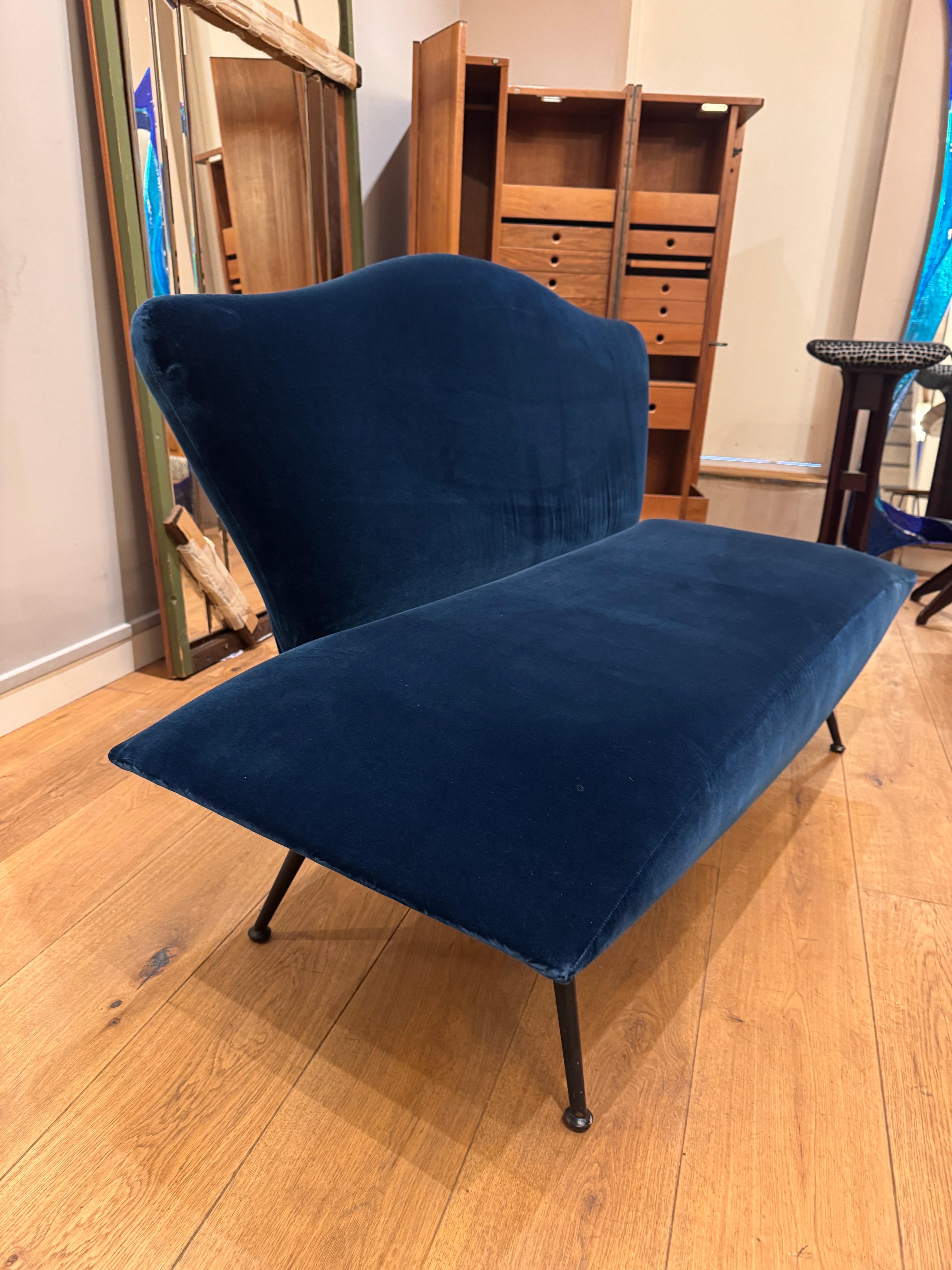 1950s Italian loveseat bench in teal velvet For Sale 1