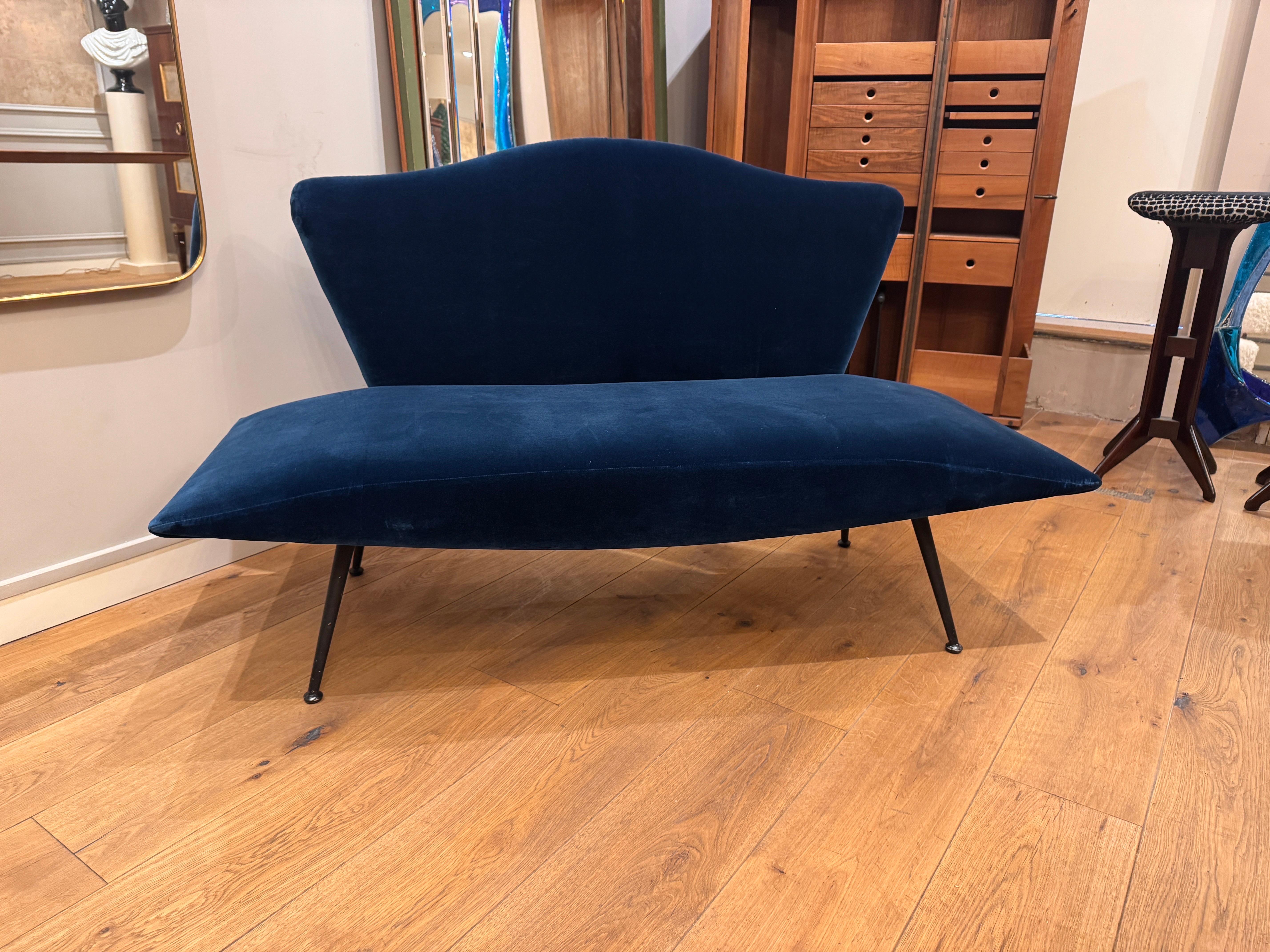 1950s Italian loveseat bench in teal velvet For Sale 2