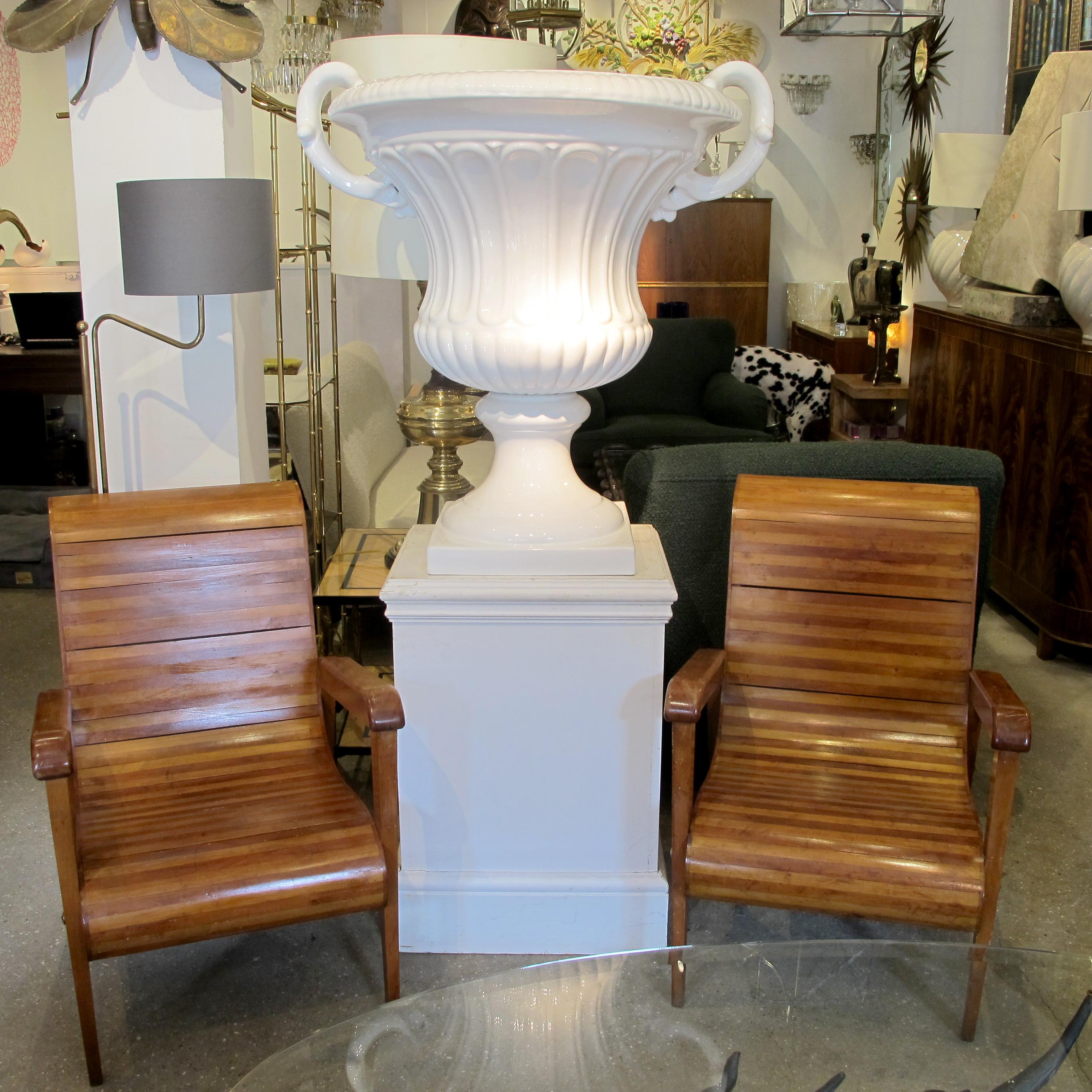Urna ornamentale sovradimensionata di Tomaso Barbi, smaltata di bianco e di produzione italiana degli anni '50 in vendita 1