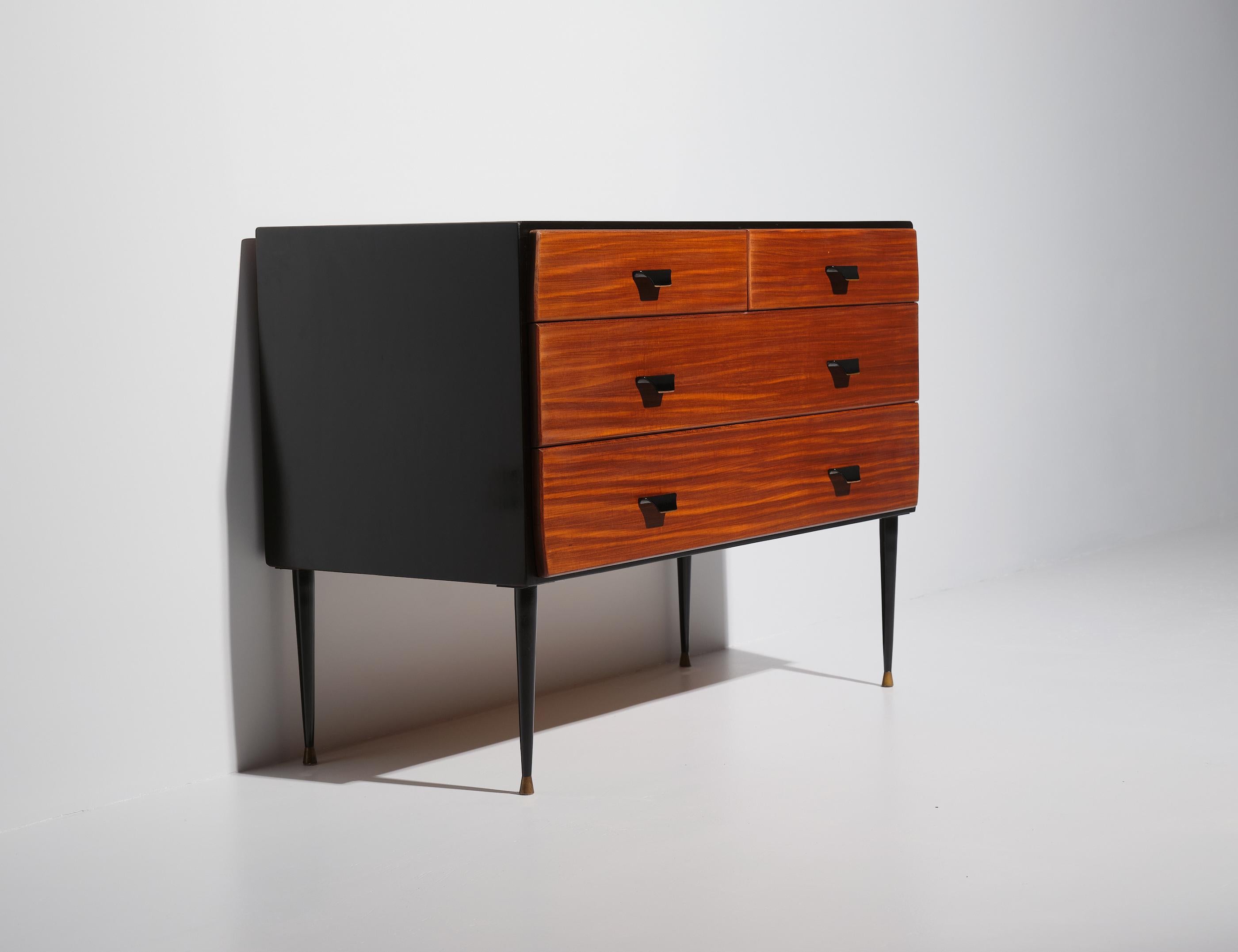 Chest of drawers of modern design, manufactured in Italy during the 1950s. 

This cabinet is lacquered with very dark brown shellac 
An elegant and modern piece, rich in details. 


Fully restored.

The legs are in black enamelled iron with brass