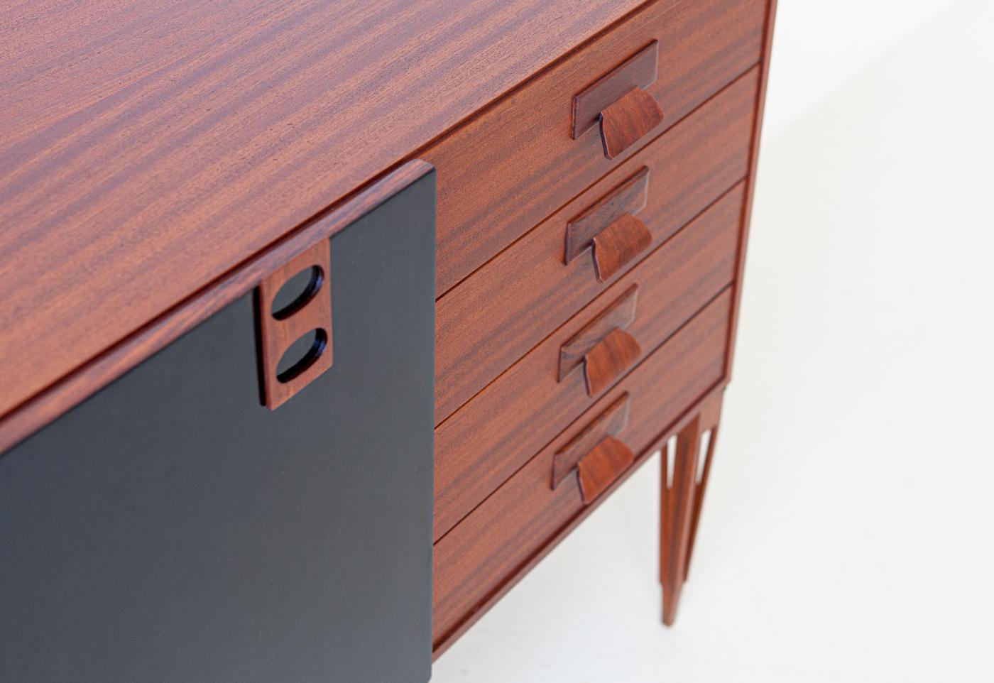 Modern credenza with chest of drawers manufactured in Italy by Fratelli Proserpio during the 1950s.

This mahogany cabinet has one hand lacquered with black shellac flap door and four drawers
An elegant and modern piece, rich in details of