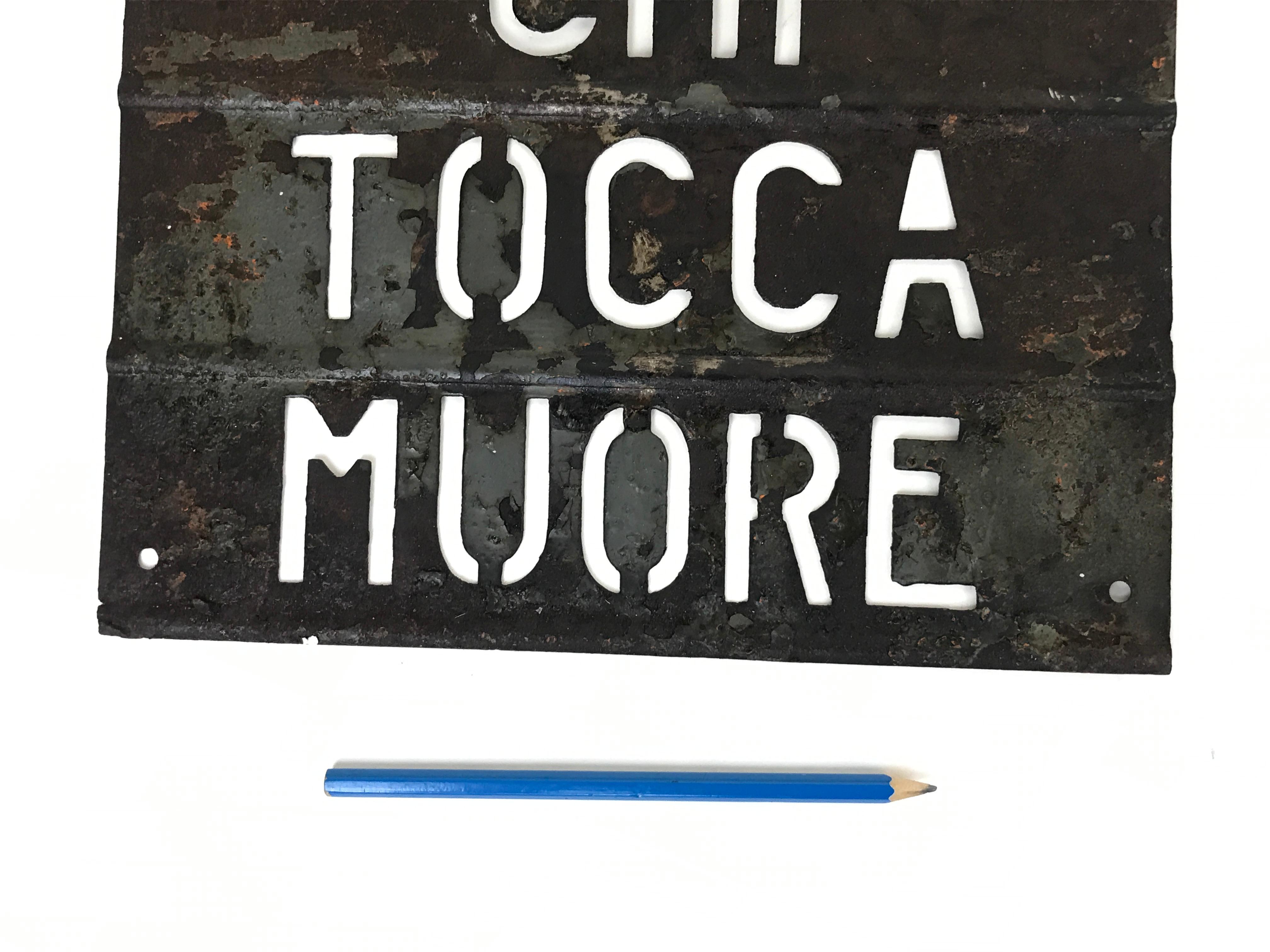 chi tocca muore meaning