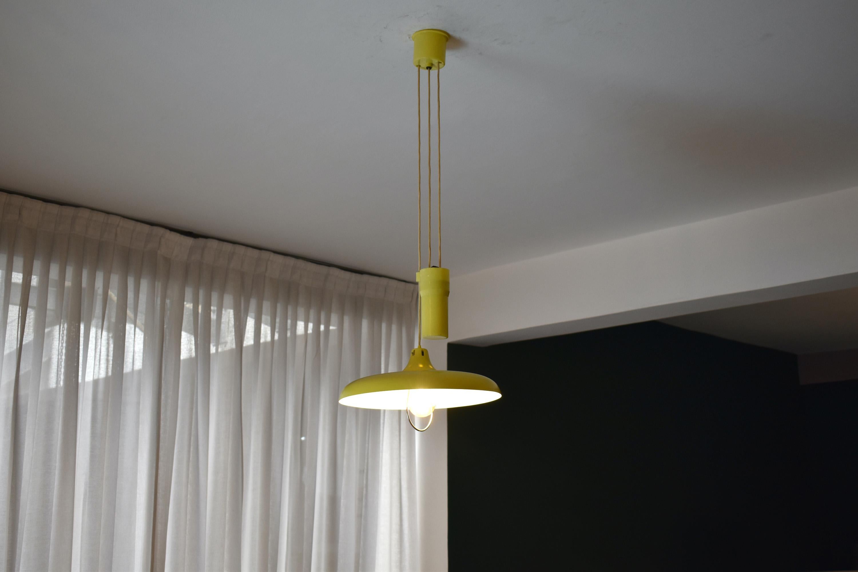 20ième siècle Lampe à suspension réglable italienne mi-siècle moderne des années 1950 par Stilux en vente