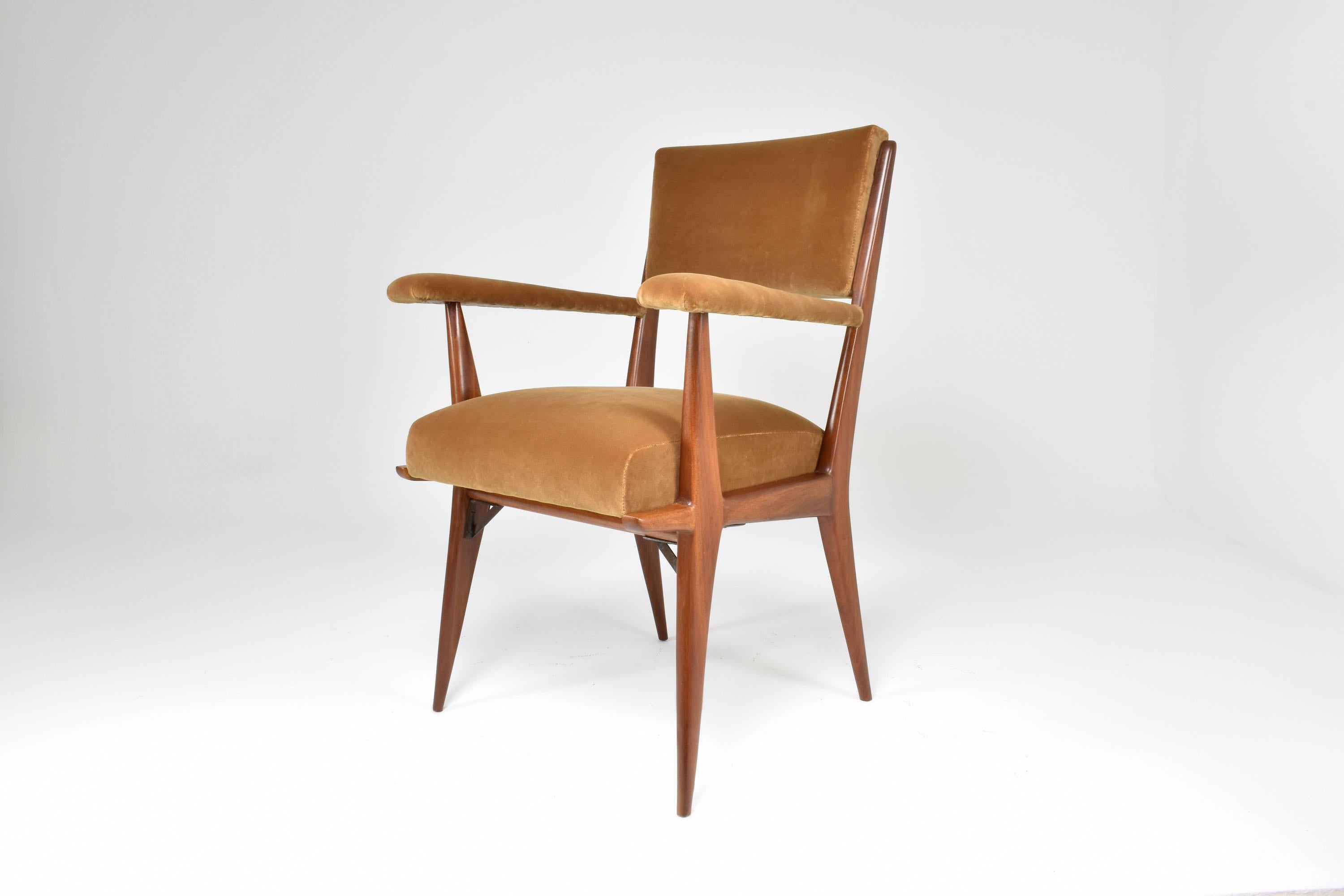 An important collectible walnut handcrafted armchair from the Italian 1950's mid-century period designed by Franco Cavatorta and labeled at the back by his family business Silvio Cavatorta. This comfortable piece is highlighted by its excellent