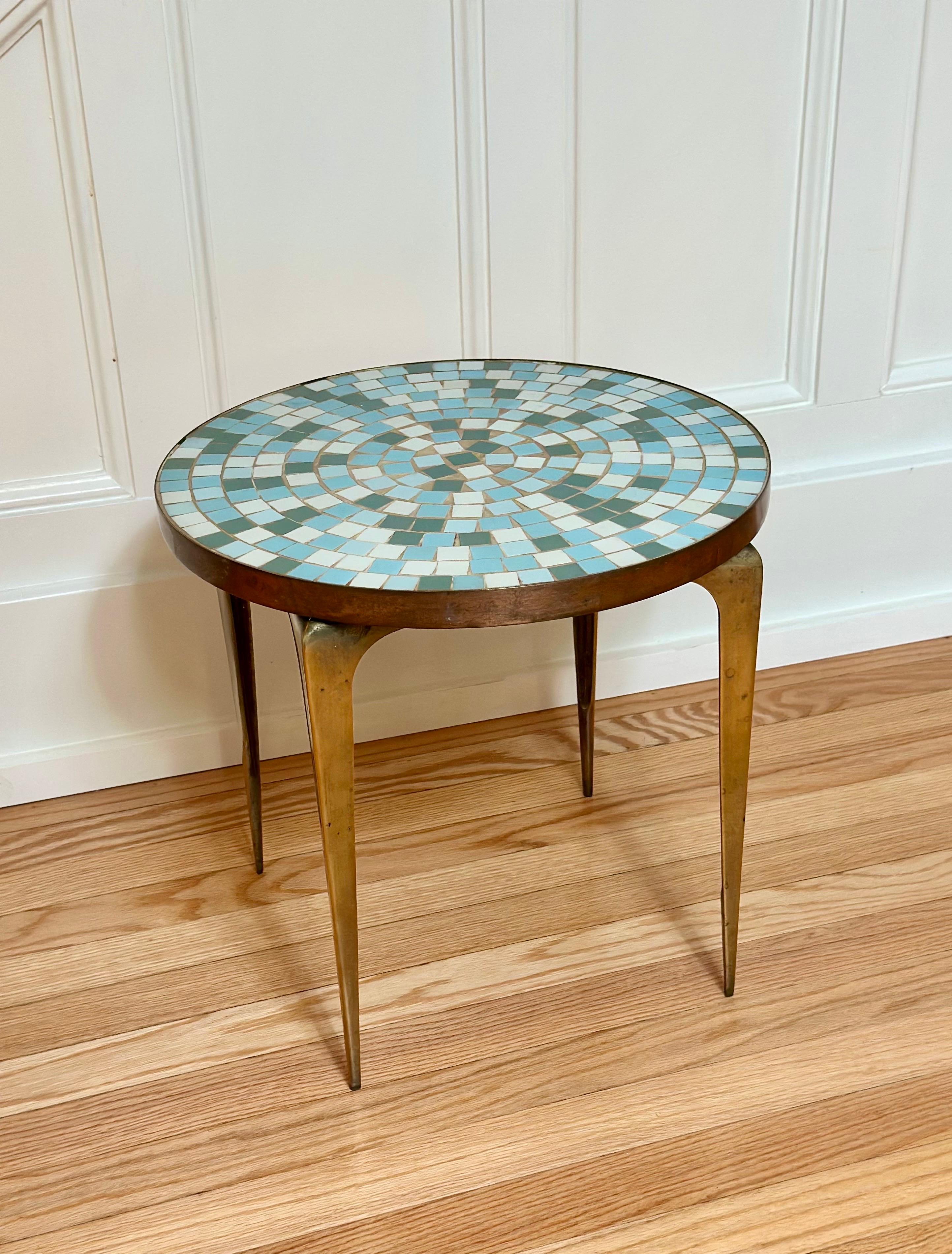 1950s Italian Mid-Century Copper Brass & Mosaic Tile Round Side Table (Table d'appoint ronde en cuivre, laiton et mosaïque) en vente 1