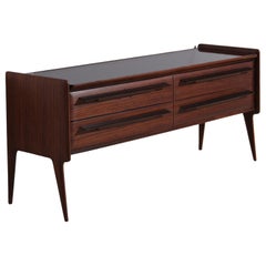 Comodino o credenza italiana degli anni ’50 in stile Mid-Century, in legno a strisce con piano in vetro