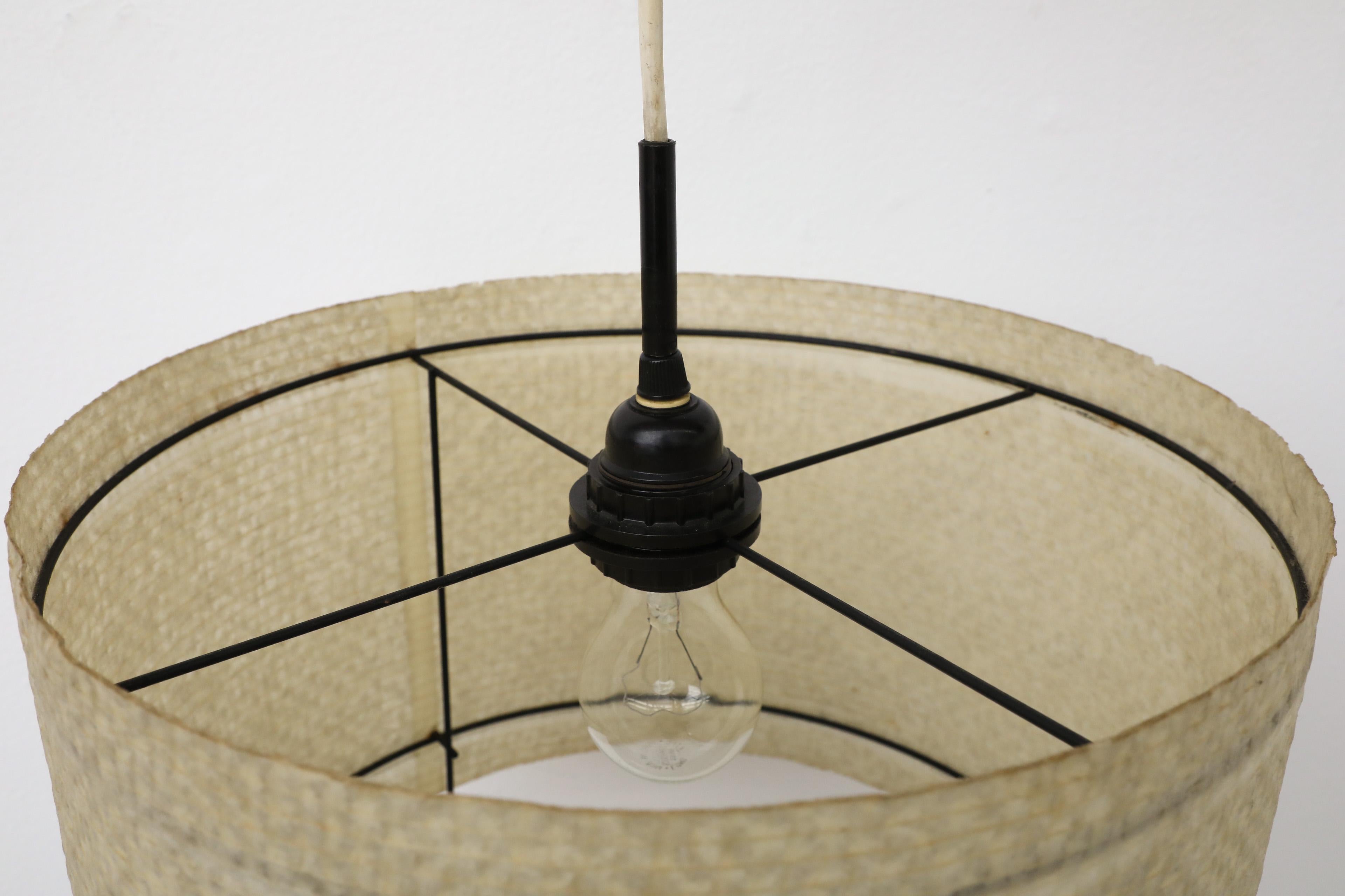 1950er Jahre Italienische ausziehbare Wandlampe mit schwarzem Metallrahmen und Trommelschirm im Angebot 4