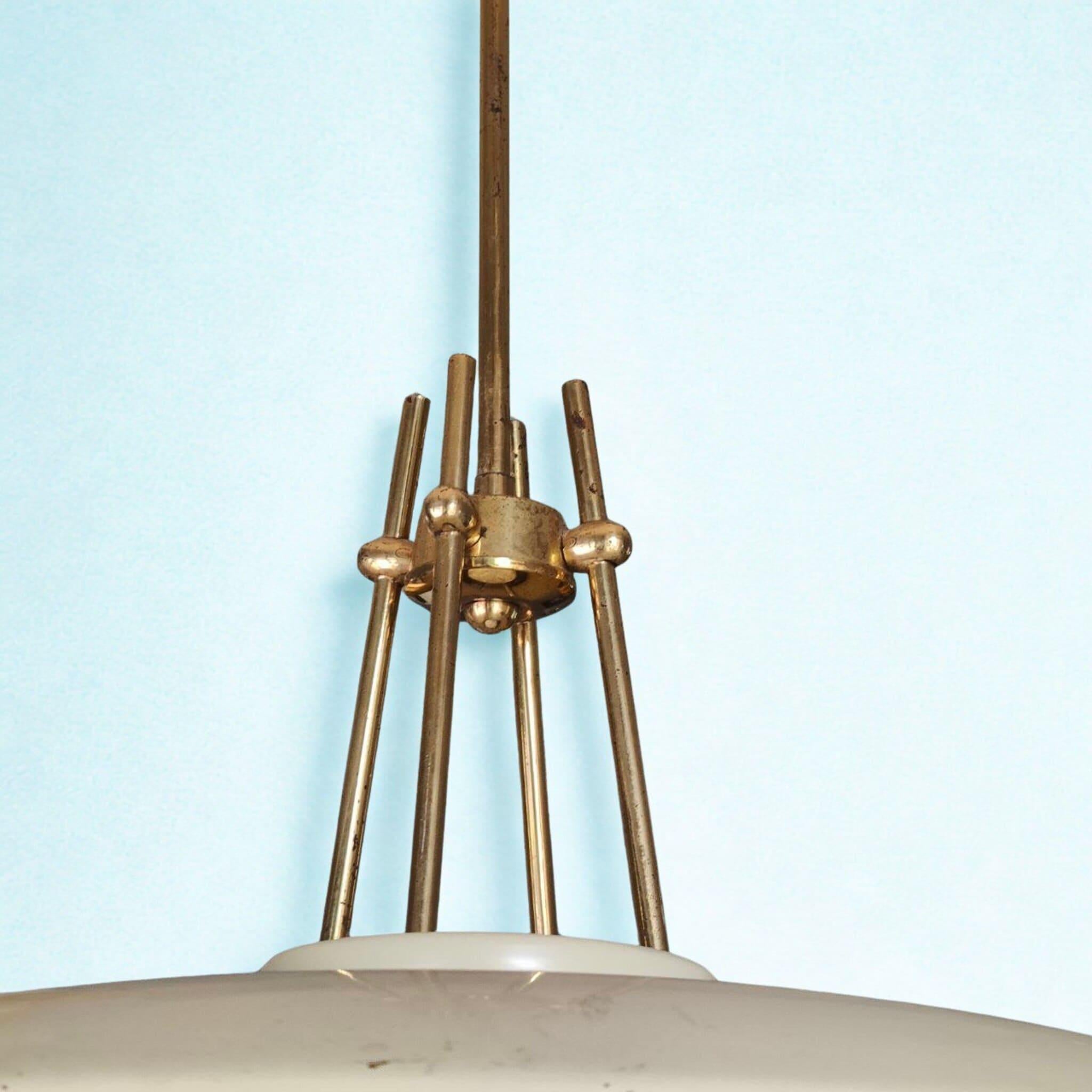 Mid-Century moderno Ciondolo in ottone italiano Mid-Century modern del 1950  4 Light  by Arteluce in vendita